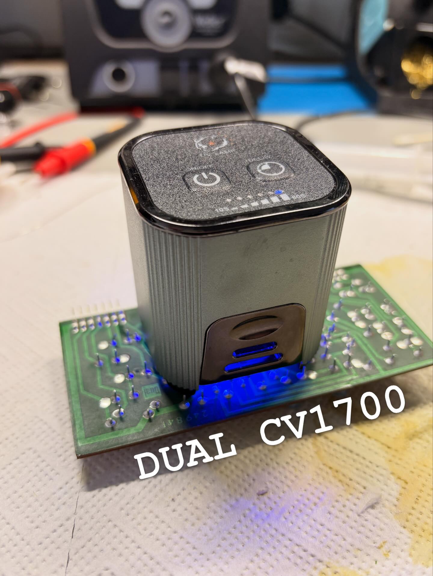 DUAL CV1700… Weiter geht es am Verstärker. Aus der „kleinen“ Reparatur wurde jetzt eine Generalrevision. Heute waren Regel- und Steuerverstärkerplatte an der Reihe. Neue ELKOS, Trimmer und gesockelte OP-Amps. Dazu alle Lötstellen überarbeitet, Platinen gereinigt und neu versiegelt. 😎
#vintageaudiomd #vintageaudio #vintageaudiorepair #vintagehifi #dual