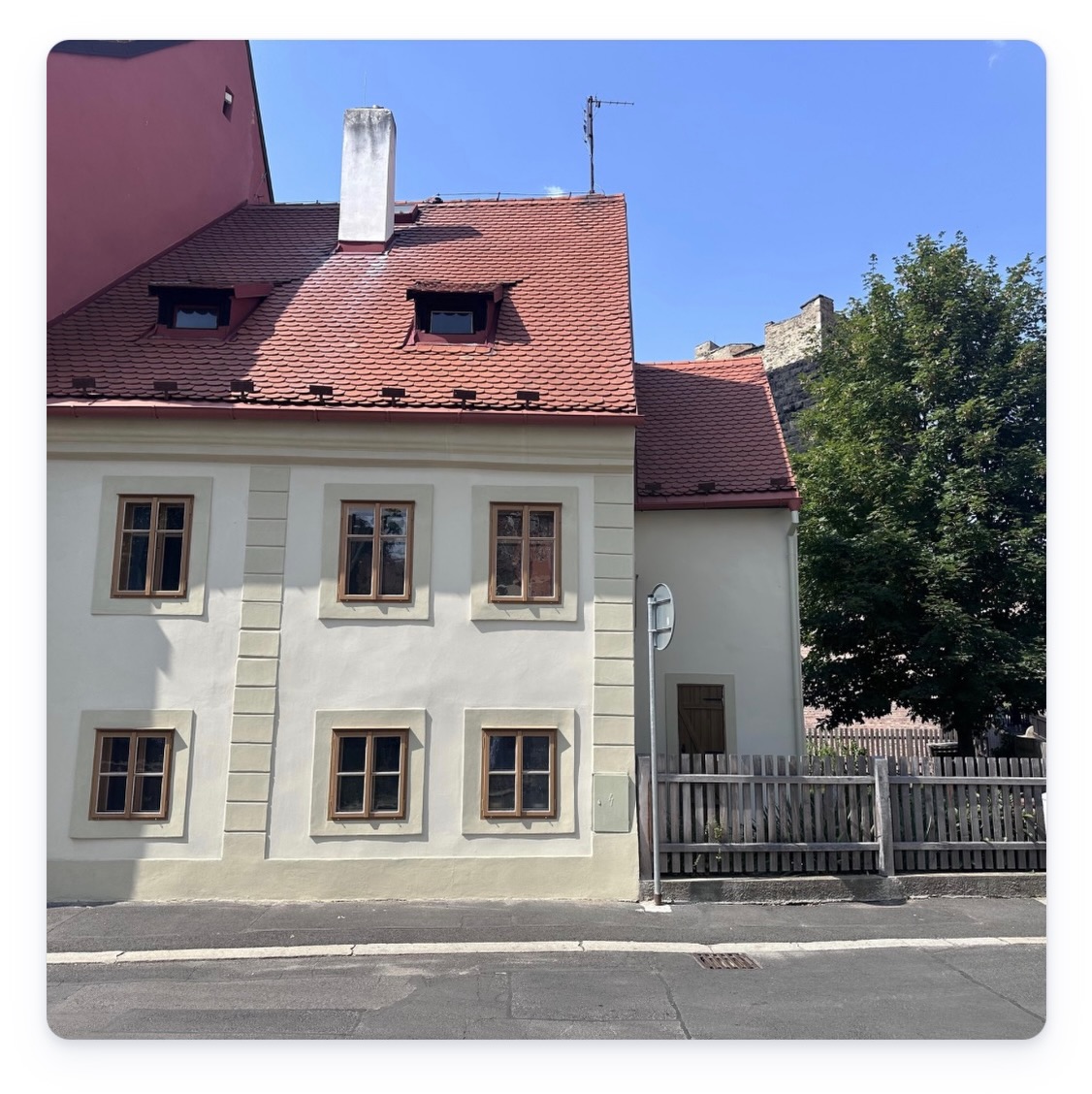 📍Kde nás najdete? ➡️ na adrese Dobrovského 78/19 v Chebu #cheb #socialnisluzby #pomoc #podpora