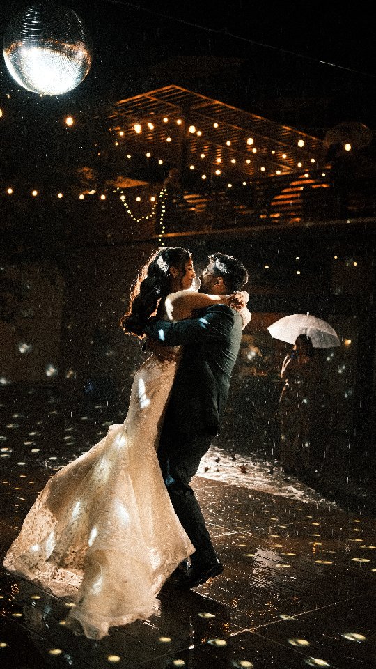 Esta es la prueba de tu boda no queda arruinada porque comienza a llover
.
Las bodas con lluvia son muy románticas y tienen una vibra que nos lleva a un lugar mágico.
.
Nos encantan las bodas con lluvia
.
#weddingday #destinationweddingphotographer #bodas #destinationwedding #weddingphotography