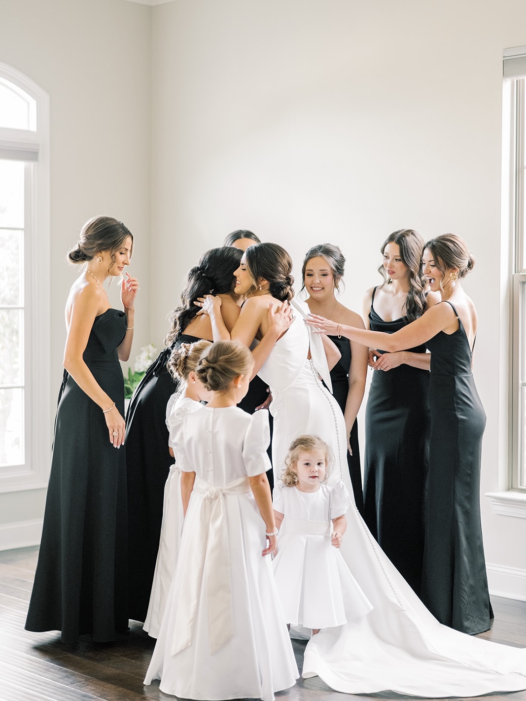 The sweetest moments π₯Ή this sweet flower girl was so excited to see @sabrinalglasgow during her first look with her bridesmaids !