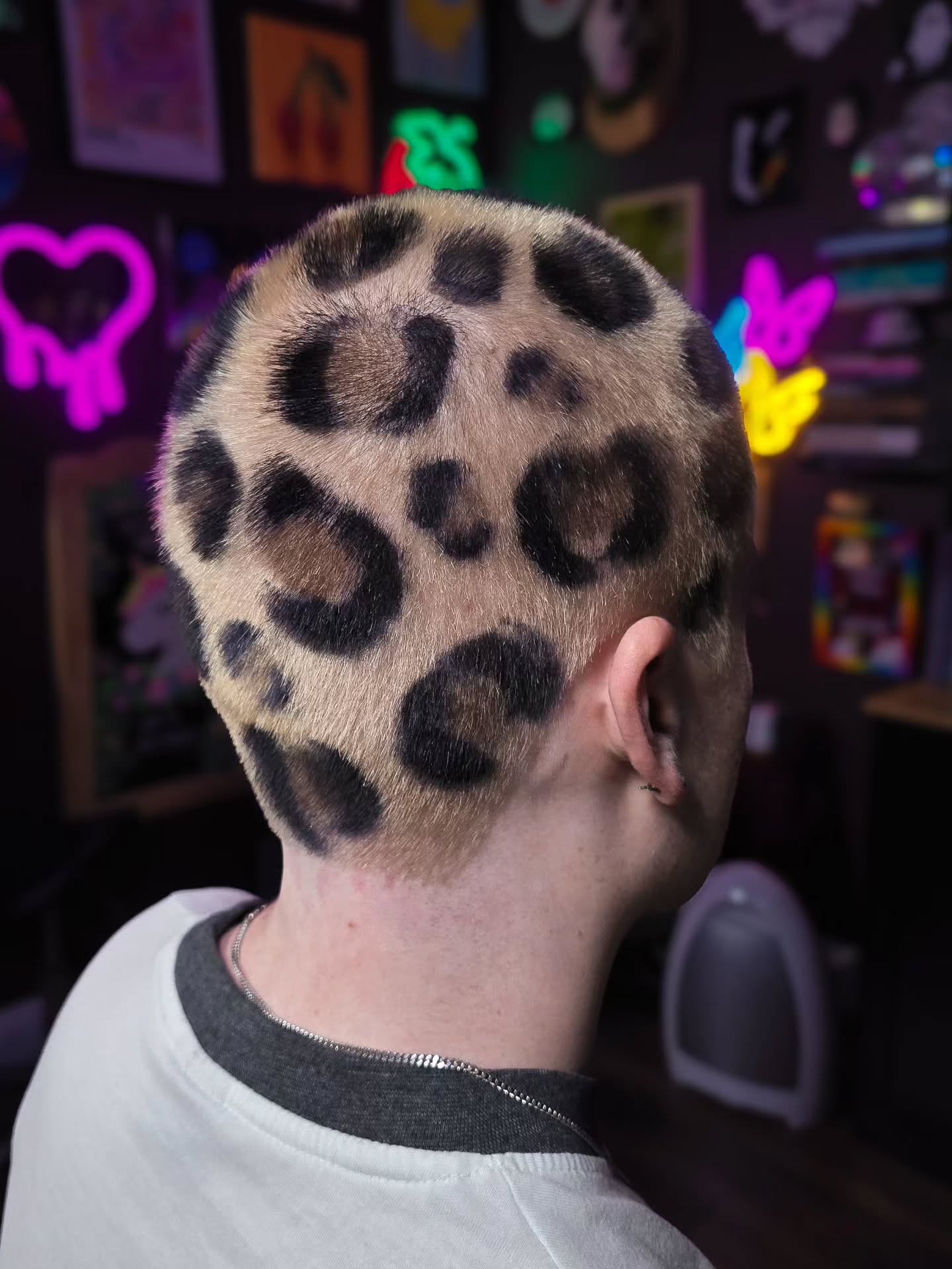 meoowwwww πΎπΎπΎ
thanks @the.tris.tan for letting me shave yo noggin and turn u into a kitty kat