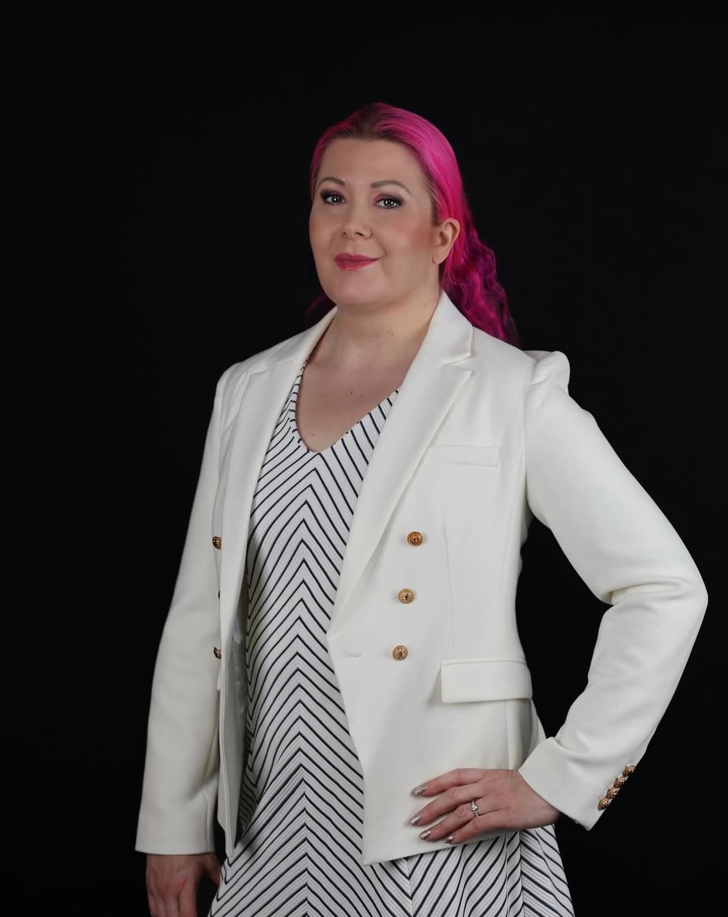Oletko harkinnut täyteaineen poistoa tai lääkinnällistä botuliinihoitoa migreenin tai bruksismin hoitoon?
Vastuulääkärini Veera Niskanen ( @laakariveeraniskanen ) pitää vastaanottoa 8.5 perjantaina. Vapaita aikoja saatavilla 11.00-14.00 välille.
Ajanvaraukset ja tiedustelut yksityisviestillä. Aikoja saatavilla rajoitetusti! ✨