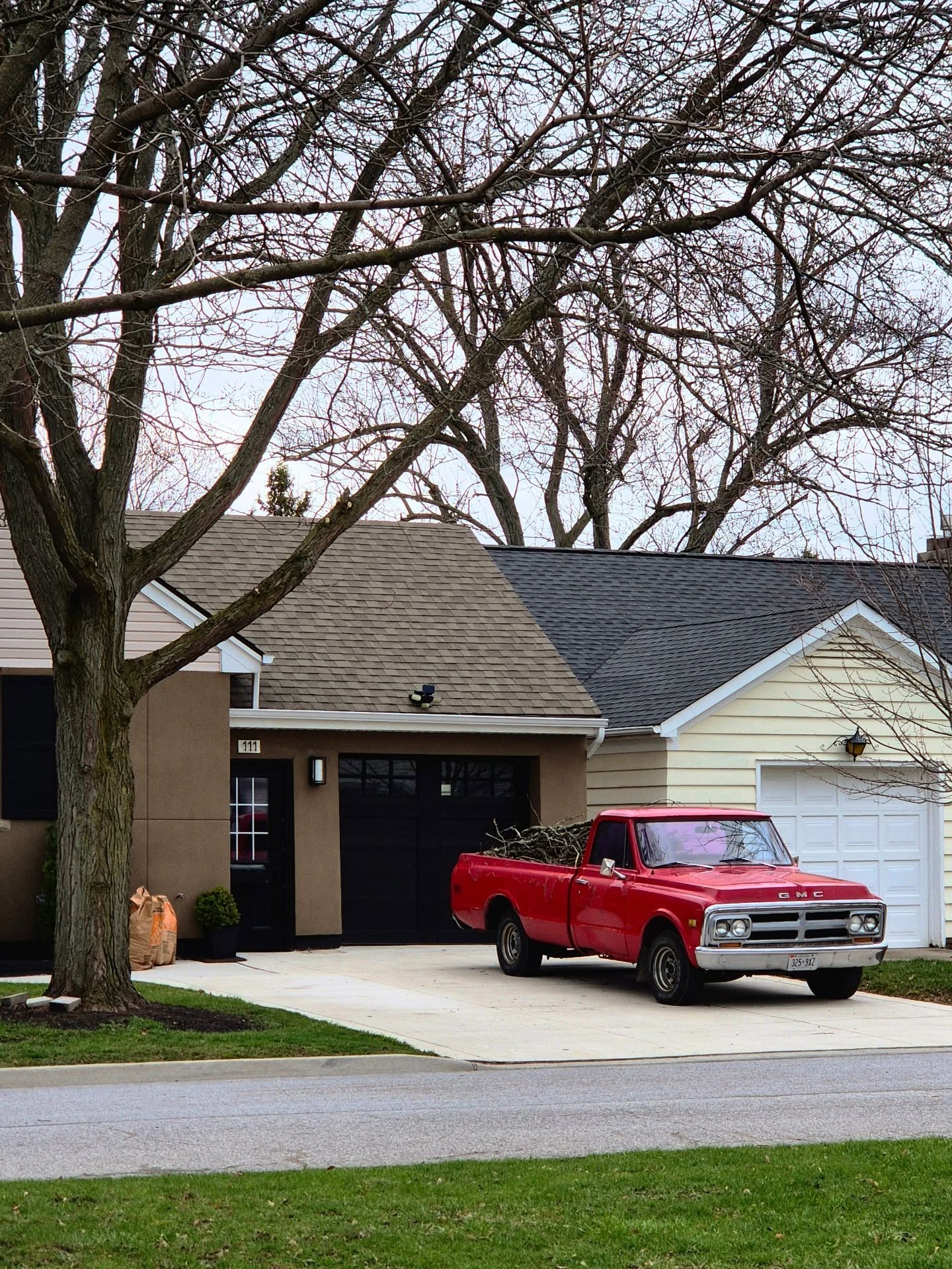 Hey Canada Dump #1
Canadian Suburbs life
Family • Love • Serenity
