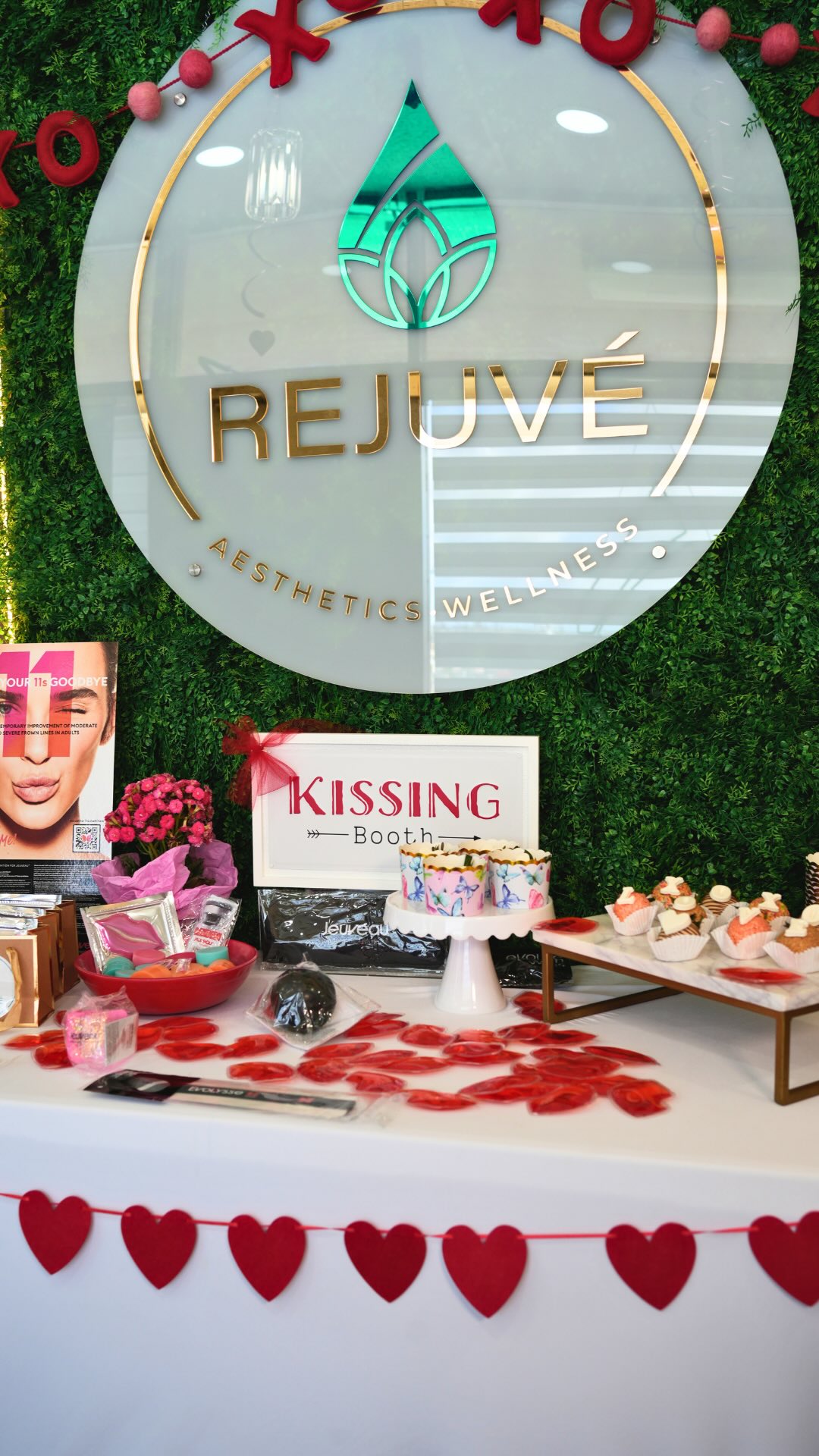 SAVE THE DATE: May 16
Weâre opening up the treatment room for our FIRST EVER Demo Day... and you get to decide what you want to see live đ
⨠Watch real treatments happen in real-time
đ Swag bags for everyone who shows up
đ Book a service that day â get bonus tox units
đĽ Exclusive promos you wonât see anywhere else
Hereâs the deal:
Comment (or vote below) your favorite treatment and weâll make sure itâs part of the lineup.
Tox?
Glow Facial?
Chemical Peel?
RF Microneedling?
CO2 Laser (CoolPeel)?
Fat Reduction (TruSculpt ID)?
Muscle Stimulation (TruFlex)?
Tell us what youâve been dying to see behind the scenes.
This is your chance to:
â See exactly how treatments work before you book
â Ask all your questions in person
â Get VIP access to our process (we donât usually do this)
â Score deals that wonât come around again
Comment your pick below + RSVP for DEMO DAYđłď¸
If youâve been curious, intimidated, or just want the full transparency experience... this is it. đЎ
#hawaiimedspa #medspalife #medspahonolulu #hawaiiaesthetic #hawaiiaestheicnurse