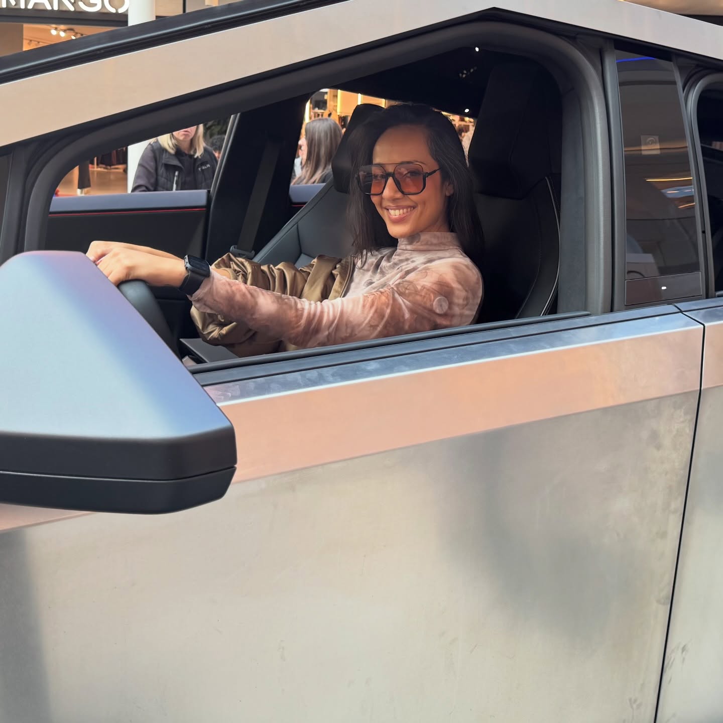 Innovation brings fashion + health + automotive together @teslamotors @freestylediabetes @zara
#electricvehic #cybertruck #diabetes #body