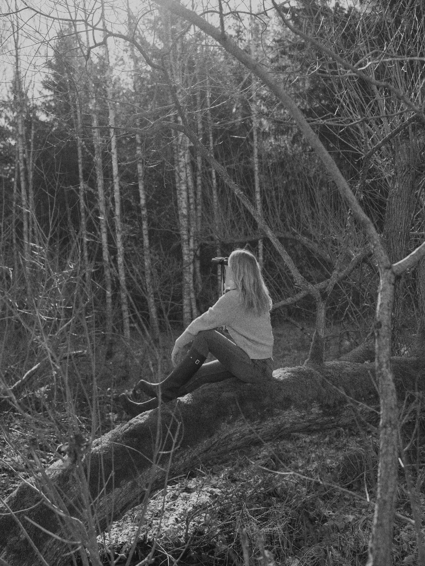 The start of garden life, finally! 🌞
Here’s my week in pictures, including some early morning birdwatching, the first pot of tea in the garden (heavenly linden blossom by @bonobo_cosmetics), and little signs of spring appearing every day.
It’s been a beautiful week.
The days feel long now. The sun rises at 5.55am, and I struggle to wake up on time, even though I try every day. :)
I spotted a robin in our garden for the first time ever. I knew they live here in Estonia too, but I had never come across one before. There’s a saying in England, ‘when robins appear, loved ones are near,’ and seeing one right outside our window definitely felt like a sign.
And there was a bear sighting in our nearest town. Someone spotted it on their way to work early in the morning. I feel so terribly sorry for animals with their habitats being destroyed, and I wish there was something I could do to help.
That’s all for the moment. I’m in a bit of a rush, heading to pick up my love who I haven’t seen in a month!
I hope you had a good week and can enjoy a lovely, quiet Sunday today 🤍