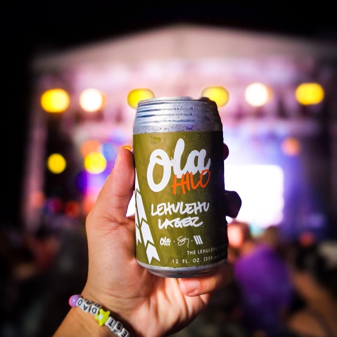 The Lehulehu lager was our beer of choice at the Ola Hilo Event!! And for those of you that didn’t make it, no need worry! It is now available on tap and in 6packs in both our Kona and Hilo Taprooms!! Mahalo to @sigzanedesigns for always putting on an epic Ho’ike night celebration!!
Na Hawai’i, No Hawai’i, this Lehulehu Lager is super light, incredibly crisp and the very subtle hint of stone-fruit character lends to its complete crushability! And at a 4.6% ABV and 18 IBU, this pia is the perfect sidekick for HOLOHOLO action! Photo by @hawaiizyeti #olabrewco #olahilo #sigzane #thevitals