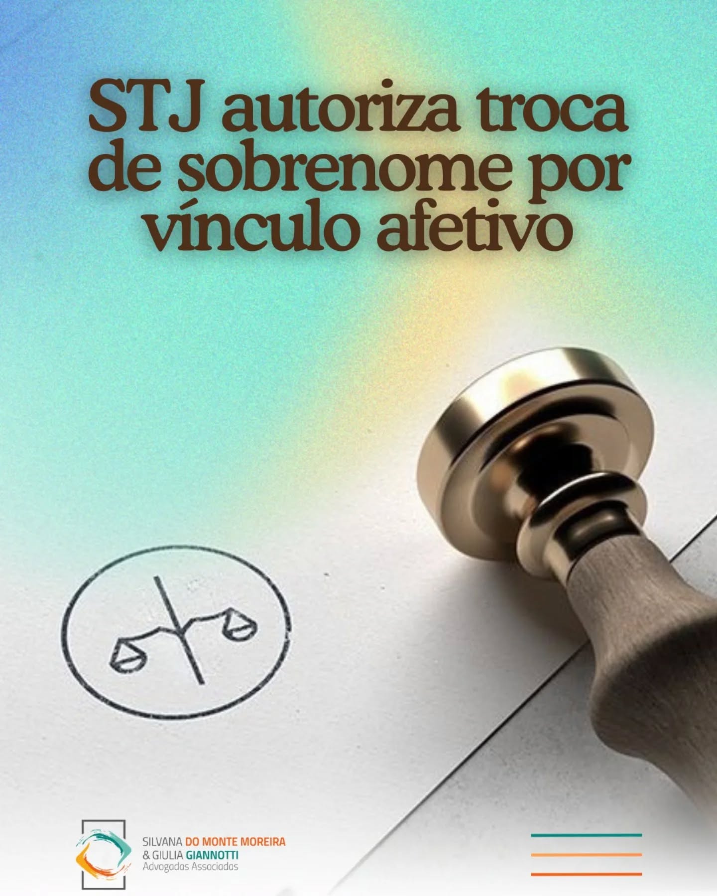 O Superior Tribunal de Justiça decidiu que uma mulher poderá retirar o sobrenome da mãe biológica e adotar os sobrenomes dos pais socioafetivos que a criaram desde a infância.
Mesmo com a mudança, a Corte manteve o vínculo da mãe biológica no registro de filiação, preservando a origem genética sem impedir que o nome civil reflita a história de vida construída pelo afeto.
Para os ministros, o nome de uma pessoa não precisa representar apenas a origem biológica, mas também a identidade formada ao longo da vida dentro do núcleo familiar.
A decisão reforça que:
• o vínculo afetivo pode ter reconhecimento jurídico;
• a multiparentalidade não impede a mudança no nome;
• a filiação biológica pode ser preservada sem obrigar a manutenção do sobrenome.
O entendimento é considerado um precedente importante no reconhecimento das famílias socioafetivas no Brasil.
📌 Fonte: IBDFAM – Instituto Brasileiro de Direito de Família
No escritório, tratamos questões como essa de forma próxima, técnica e sensível - com atendimento realizado diretamente pelas sócias, respeitando a singularidade de cada história familiar.