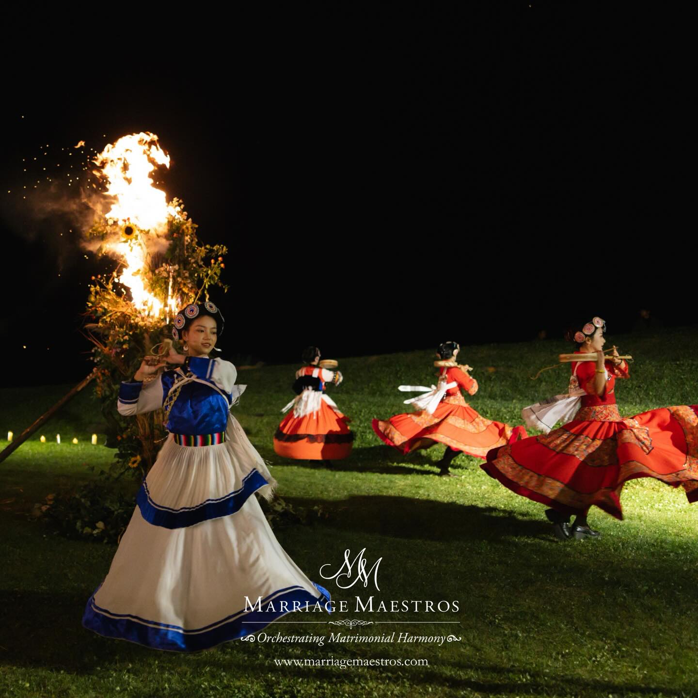 As night falls, Naxi performers dance around the fire in traditional attire - each movement unfolding like a story, setting the rhythm for the night ahead ๐๐ป๐ฅโจ
.
.
.
Wedding Planner: @marriagemaestros @weddingmaestros
Photographer: @wirunkultanphotography
Videographer: @krirakrit
Floral: @poppypod.floral
Venue: @hyllavintagehotel
#hkweddingplanner #hkwedding #wmcouple #wmweddings #weddingmaestros