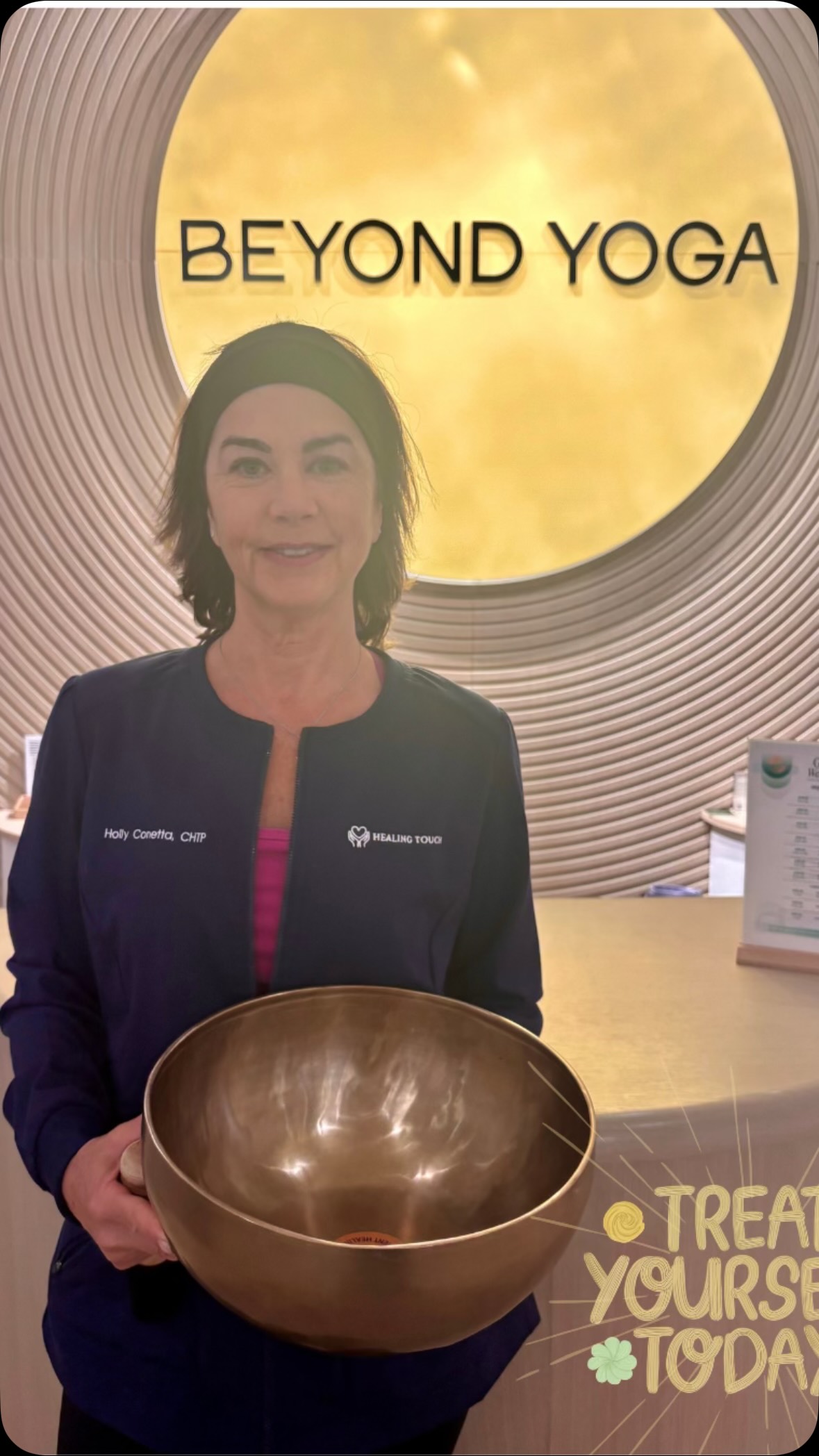 T.G.I.F. ✨Today✨I will be at Beyond Yoga Greenwich from 3–6 PM offering mini biofield therapy sessions—through therapeutic sound or Healing Touch—to help you Relax, Release and Restore.
Biofield therapy works with the energy that flows through and around the body, helping to release areas of tension and restore balance.
✨ 10–20 minute sessions
✨ Stop in for a midday reset or to unwind for the weekend
✨ 25% off all clothing at Beyond Yoga
Come by this afternoon and take a moment for yourself. 🙏🏼💖✨
Hosted at @beyondyoga
Offered by @healingwithhollyconetta