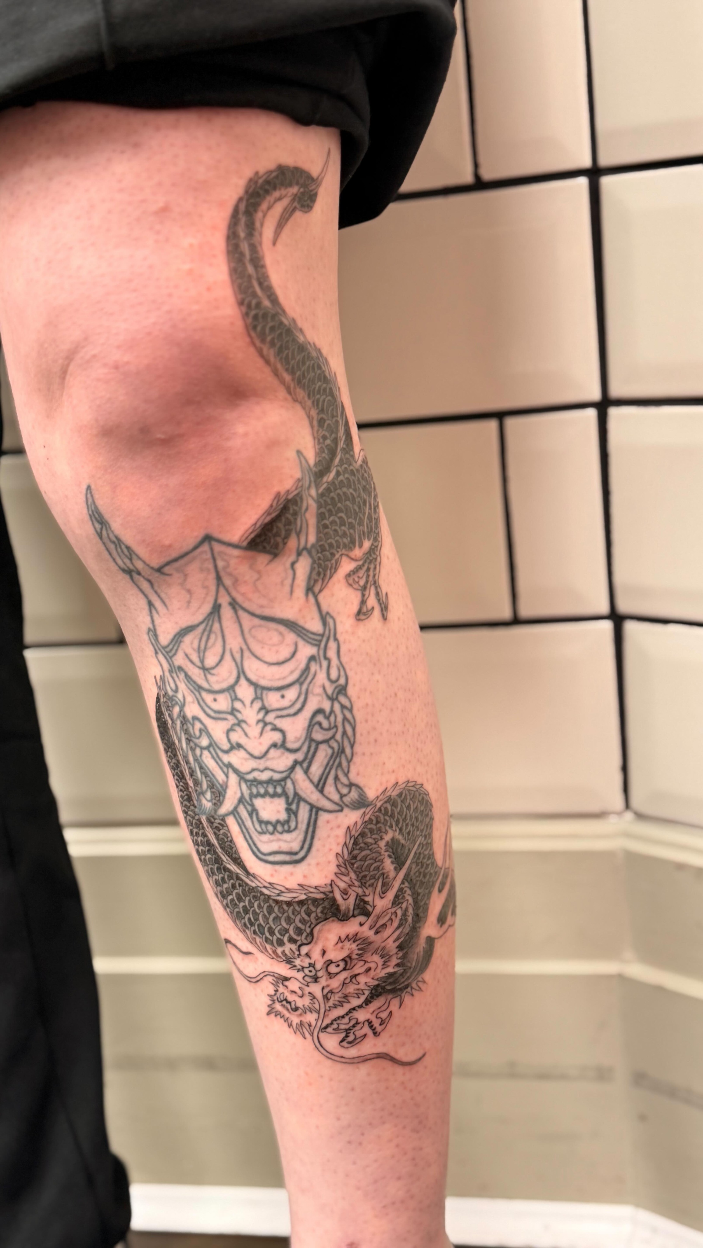 Just @carlobzn adding a sick dragon like it’s nothin’
For custom or flash just send Carlos a dm or alternatively visit our website for our online enquiry form 😎✌️
#dragontattoos #japanesedragon #japanesedragontattoo #tattoostudio #tattoo