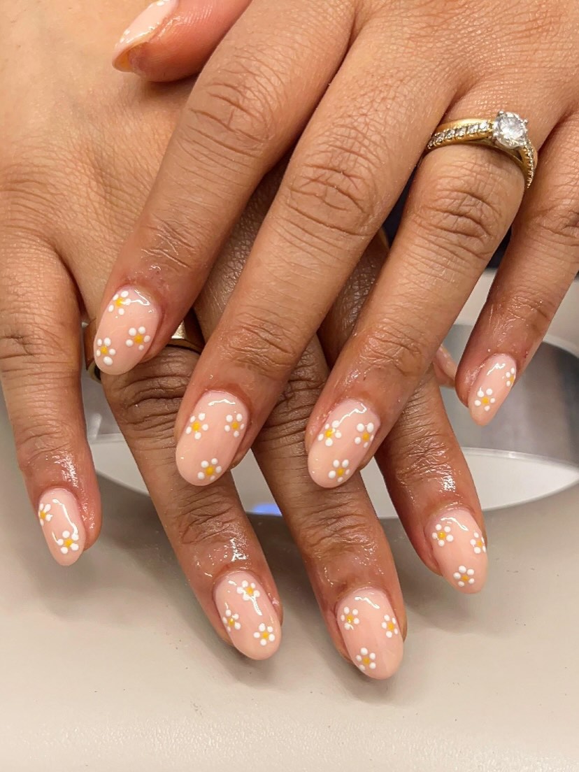 Spring has finally sprung! 🌼✨
A little collection of our favourite fresh, fun sets to welcome the season — think florals, soft pastels and all the pretty details we’ve been loving lately.
#TheGlowBarLDN #SpringNails #FloralNails #NailInspo #BIABLondon