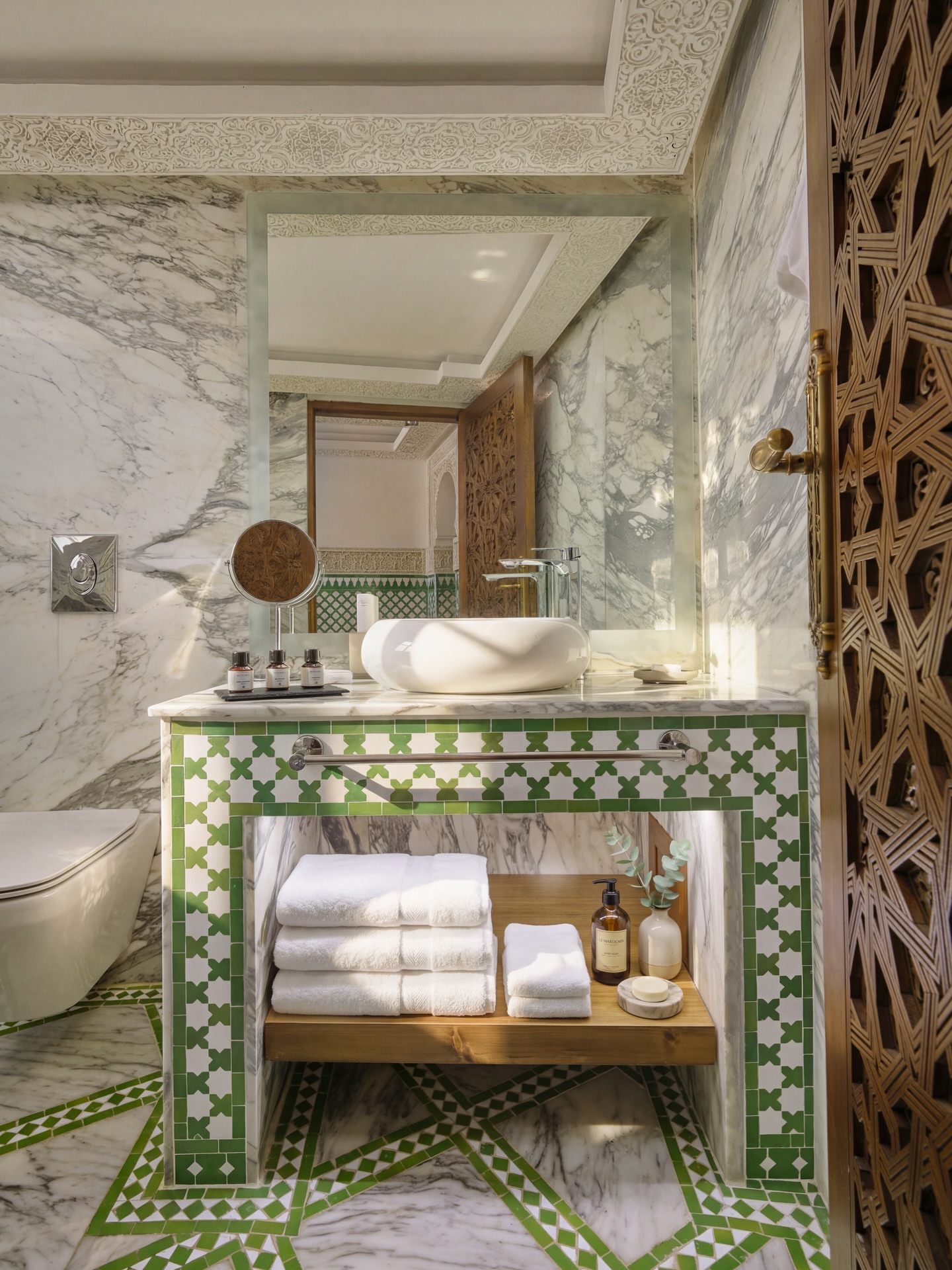 Introducing our Yara Suite 💚
A sanctuary wrapped in emerald light and quiet luxury
📸: @omartajmouati.photography
#palaisdefes #luxuryhotels #morocco