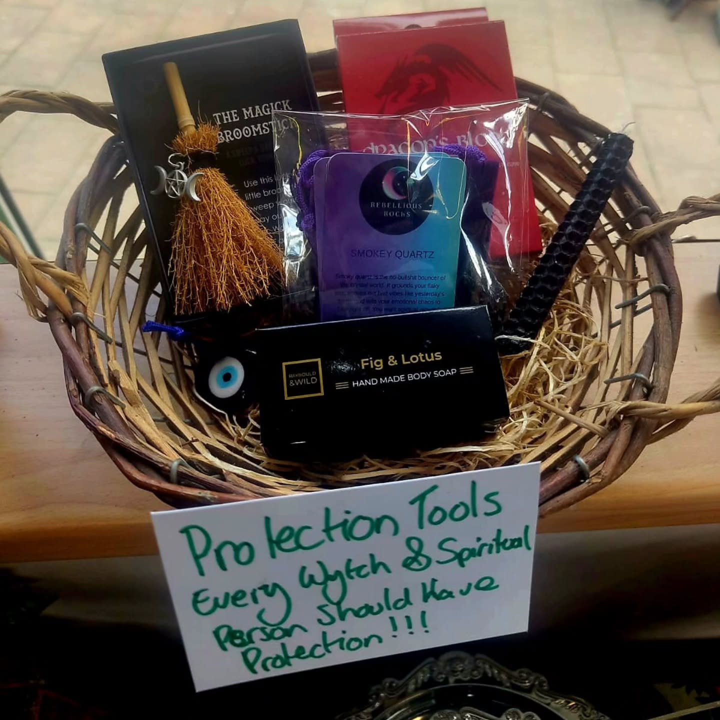 Good afternoon Wytches, I just put together this little basket with some of our protection item's, very much inspired by our lady post.
See you all soon
Blessings of the Land Sea and the Sky ❤️❤️❤️❤️