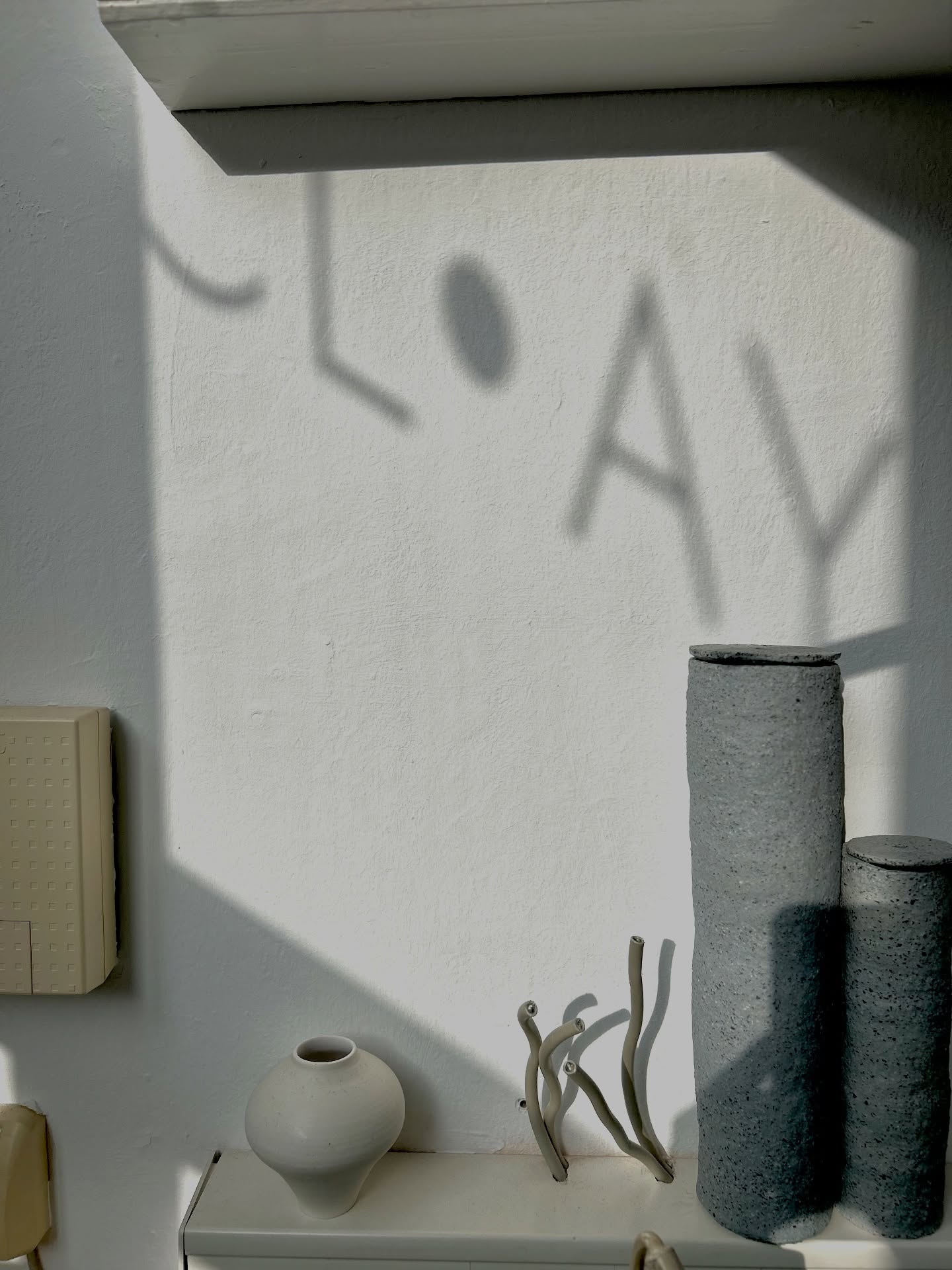 S T I L L E • M O M E N T E
Licht. Raum. Form.
CL·AY – ein Ort für bewusste Kreation und eine Oase der Ruhe.
Willkommen im Keramikstudio für innere Zentrierung.
Töpfern. Achtsamkeit. Ankommen.
Workshops · Drehscheiben-Vermietung · Shop
Ein Raum für Ruhe, Balance und Design – mitten in Hamburg Ottensen, verborgen im ruhigen Innenhof eines alten Ziegelgebäudes.
Workshops & mehr: cl-ay.de
·
S I L E N C E • M O M E N T S
Light. Space. Form.
CL·AY – a place for intentional creation and a sanctuary of calm.
Welcome to the ceramics studio for mindful grounding.
Pottery. Mindfulness. Arriving.
Workshops · Wheel Rentals · Shop
A space for calm, balance, and design – in the heart of Hamburg Ottensen, tucked away in the quiet courtyard of an old brick building.
Workshops & more: cl-ay.de
#design
#achtsamkeit
#oase