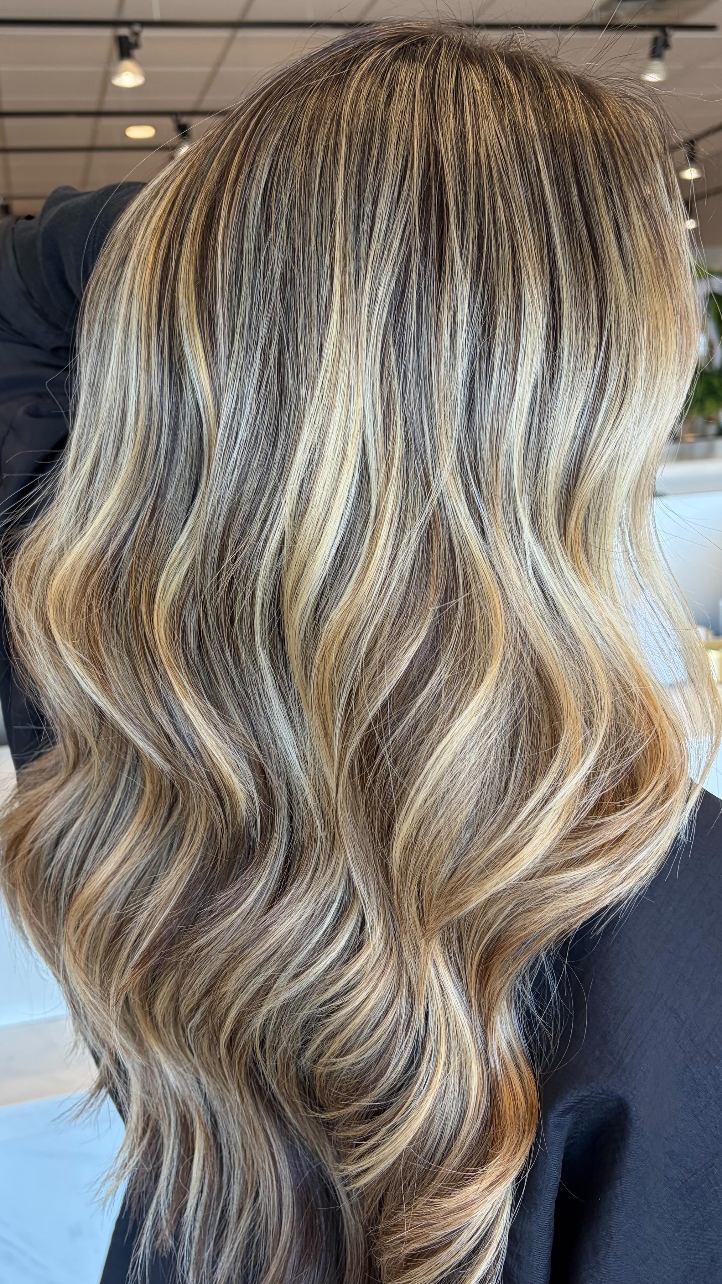 BOOK NOW!
Any highlight or balyage appointment use code “ESSENCE” and receive a complimentary Kerasilk Hydrating Essence Treatment and get ready for your summer hair!☀️👙🍒