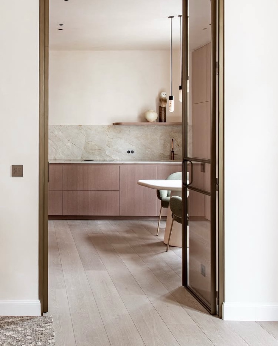 PROJECT ANTWERP 2.0 | A calm composition of materials and light, creating a refined and timeless atmosphere.
Interior design in collaboration with @sphere_concepts
#interiordesign #materialpalette #quietluxury #timelessdesign #interiorarchitecture