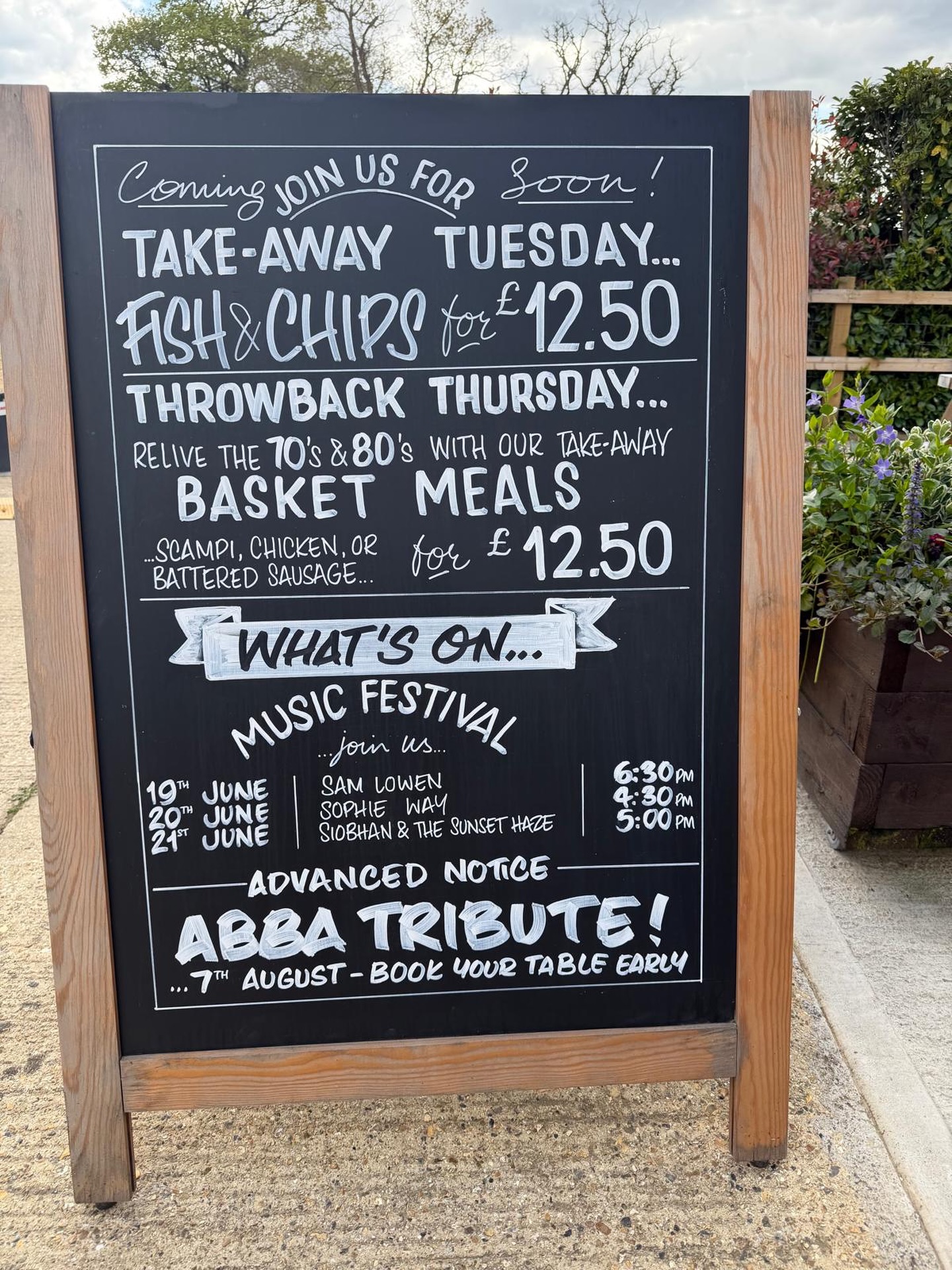 Lots happening next door at The Red Shoot Inn 🍻✨
From Takeaway Tuesdays (hello fish & chips 🐟🍟) to Throwback Thursdays with 70s & 80s basket meals 🎶… there’s plenty to look forward to!
Plus their Music Festival is coming up 19th–21st June 🎤 and an ABBA Tribute Night on 7th August 💃🕺 (book early!).
Perfect plans just a short stroll away from us 👣 #redshoot #redshootcampingpark #pub #newforest #abba