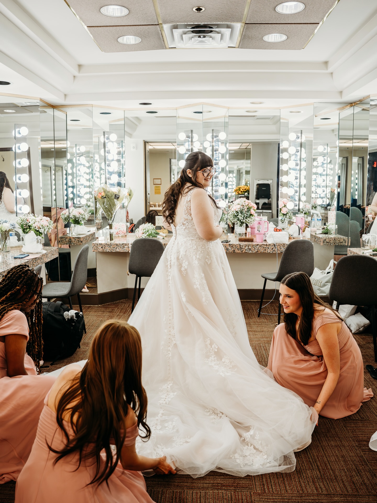 A bride in her element ✨💍
.
.
#azphotographer #phxphotographer #weddingphotographer #weddingphotos #bridephotoshoot