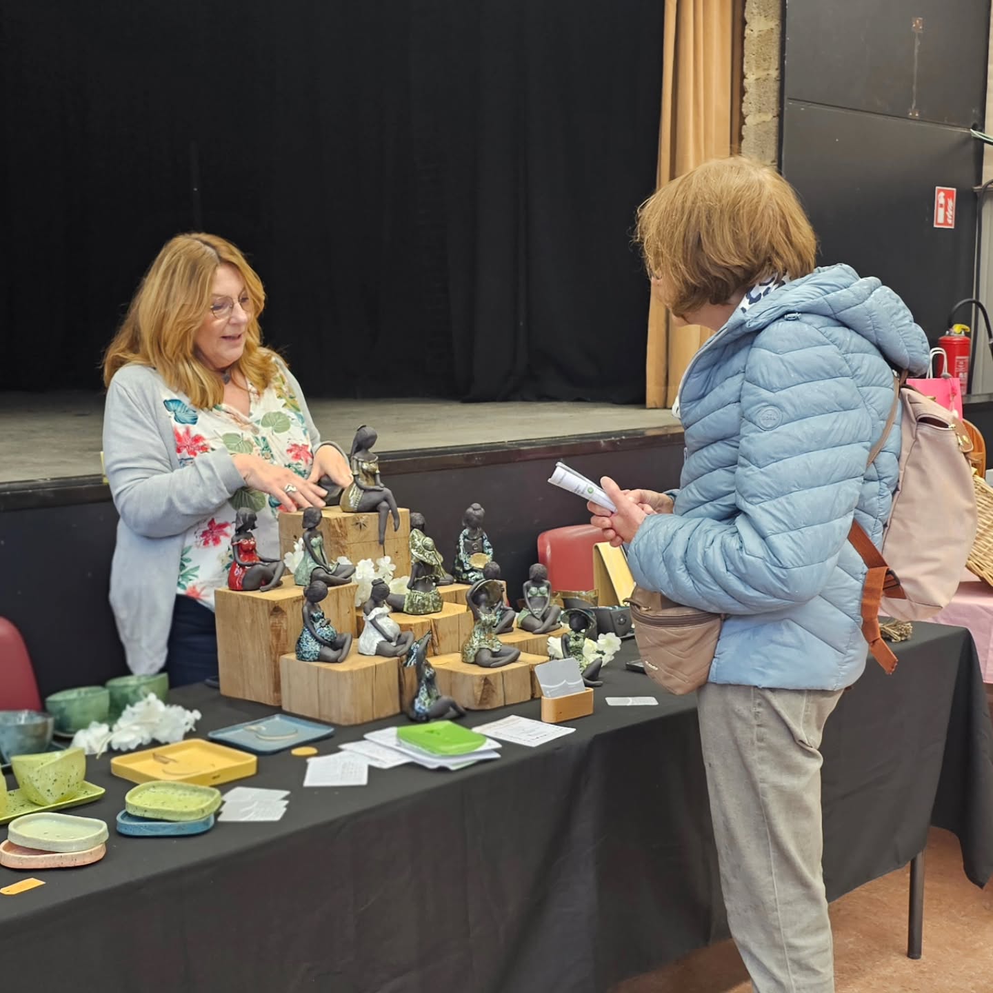 Quel week-end incroyable… 💛
Merci du fond du cœur à toutes les personnes qui sont passées me voir lors du Parcours d’Artistes. Vos sourires, vos échanges, votre intérêt pour mon travail m’ont énormément touchée.
Ces moments de partage donnent tout leur sens à ce que je fais 🎨
Je repars inspirée, motivée et reconnaissante.
À très vite pour la suite ✨