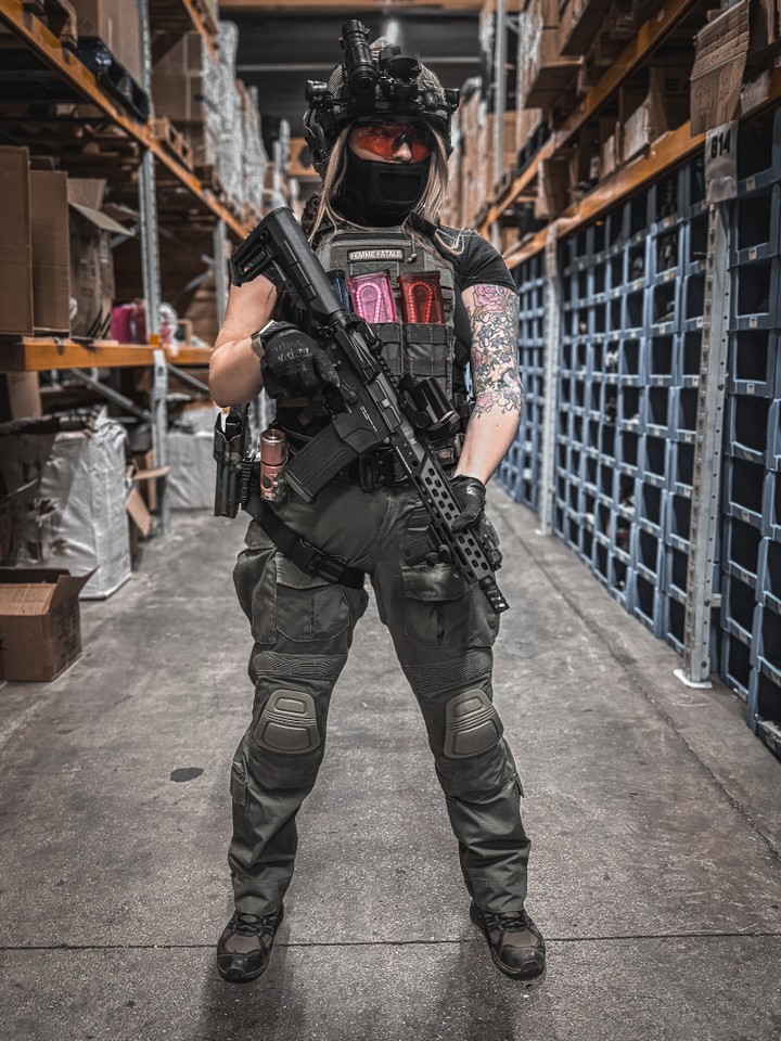 Last week I got hands on with the Raven Evolution EVO series at @bztacticaluk and they have some really fab specs for a budget line 🔥The Prowler CQB has a reinforced polymer body, full metal M-LOK handguard, retractable multi-purpose stock, AND a unique drop stock adaptor for better ergonomics with your eye pro on. It comes pre-installed with the FURION V2 MOSFET straight out the box, so you can switch between burst fire, binary trigger, sniper trigger and more with just a few trigger pulls. It also has five sensitivity settings, five pre-cocking levels, active brake on/off, fully customisable right away??
AD
Partners ❤️🔥
•
BELT & KYDEX: @deadly_customs
Use code ‘femmefatale’ for 10% off 🥵
www.deadlycustoms.co.uk
•
🇬🇧 STORE: @bztacticaluk
Use code FF5 for 5% off
www.bztactical.co.uk
•
🔋 Powered by: @rebelprecision
•
#airsoft #airsofting #airsoftcommunity #airsoftuk #femmefataleairsoft