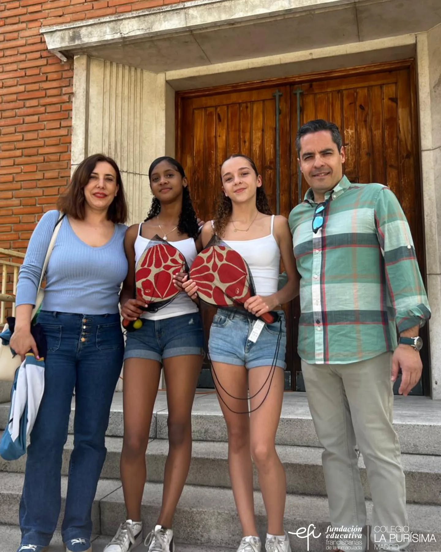 La fiesta del pasado viernes en honor a Madre Francisca nos dejó momentos llenos de alegría… ¡y también muchos premios! 🎉✨
Queremos dar las gracias de corazón a Anda Conmigo Ciudad Lineal (@andaconmigo_ciudadlineal) Tecnocasa (@tecnocasa_ricardo_ortiz) y Fisio Innova Plus por colaborar y patrocinar estos detalles que hicieron aún más especial la celebración. 💙💚
¡Gracias por ayudarnos a seguir brillando juntos! ✨
#micolelapurisimamadrid #colegiolapurisimamadrid #fundacionefi