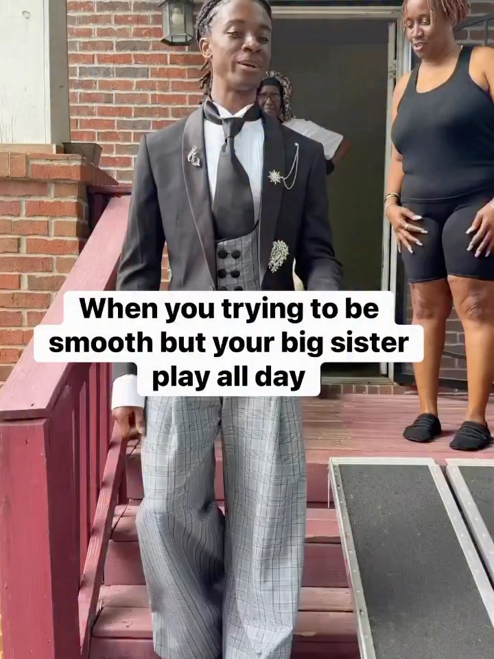 It’s been a loooong weekend. And right before bed, I found myself casually scrolling🤳🏾… when this video stopped me.
A big sister hyping up her little brother before prom.♥️
But it wasn’t just the moment—it was the love in her voice.🗣️✨ The pride. The joy. The way she made him feel like nobody else compared.
And instantly, I thought of my Aunt Wendy.🤍🕊️ Because that’s how she loved me.
Loudly. Proudly. Unapologetically.
She had a way of making me feel special before I even understood how rare that kind of love was.
In this season, I’m honoring what it means to truly be a fan of the people you love.
#1Fan
#dionnejoynerweems
• • •
#rp • @teesanderscomedy