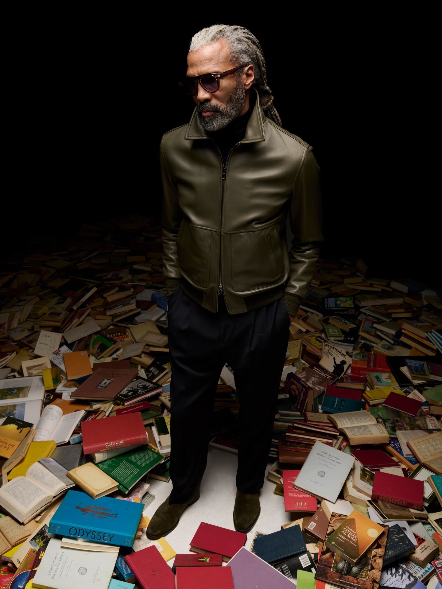 Under the spotlight, every detail speaks.
✨
Client: @isaia
Production: @santangelostudios
Product & Creative director: @damianobiella
Art director: Angelo Civetta
Ph: @mastrogiovanni_gerardo
Digital: Andrea Iardino
Production coordinator: @desireecaputi8
Make up & Hair: @hmmakeupitaly
#santangelostudios #isaia #sartorialbrand