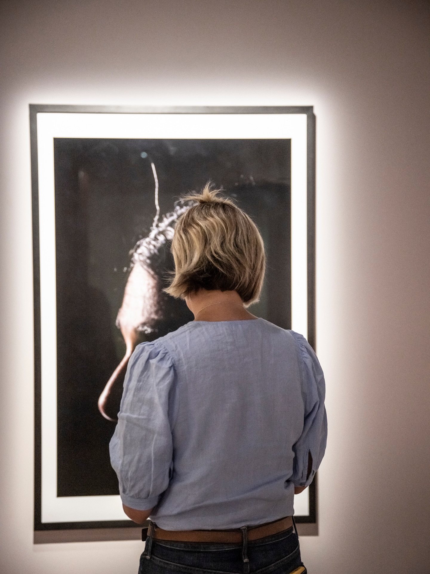 Contemplating ageing at the @wellcomecollection new exhibition, The Coming of Age. It’s really worth a visit.
People are living longer 🌎one in ten children in the UK are expected to reach 100. But how and who gets to age well?
The exhibition has artworks and objects spanning art, science and popular culture, all asking what greater longevity really means for us. Loads to really make you think about the different life stages and how society treats people of different ages and backgrounds.
And yes, I love this image…spotting that random grey hair in real time. Thanks for capturing it, @clopezphotography 🩶
#wellcomecollection #comingofage