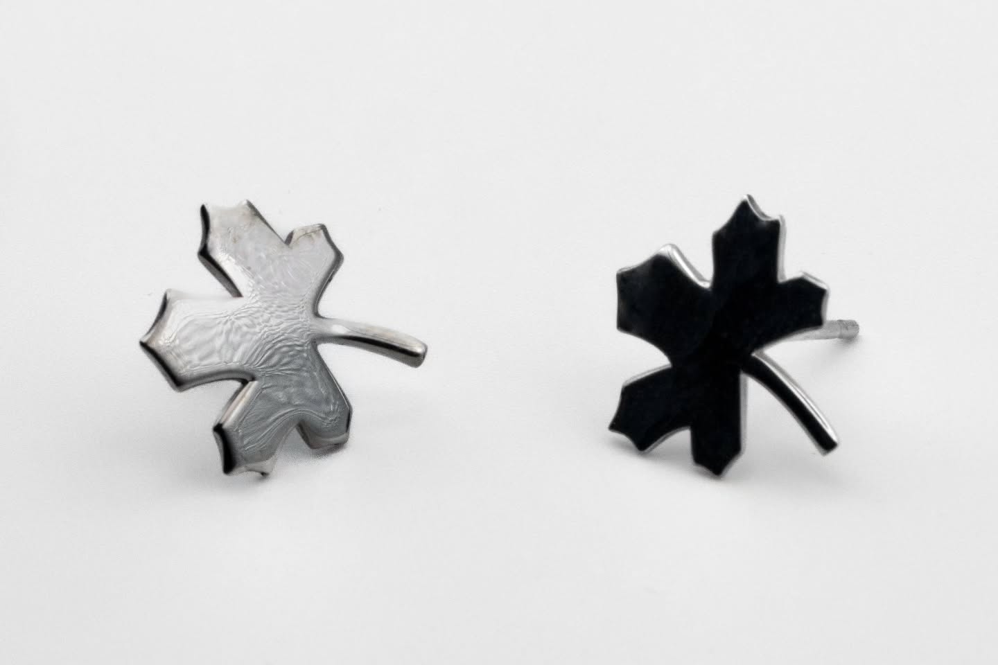 Canadian leaf stud earrings 🍁🍁Sterling Silver.