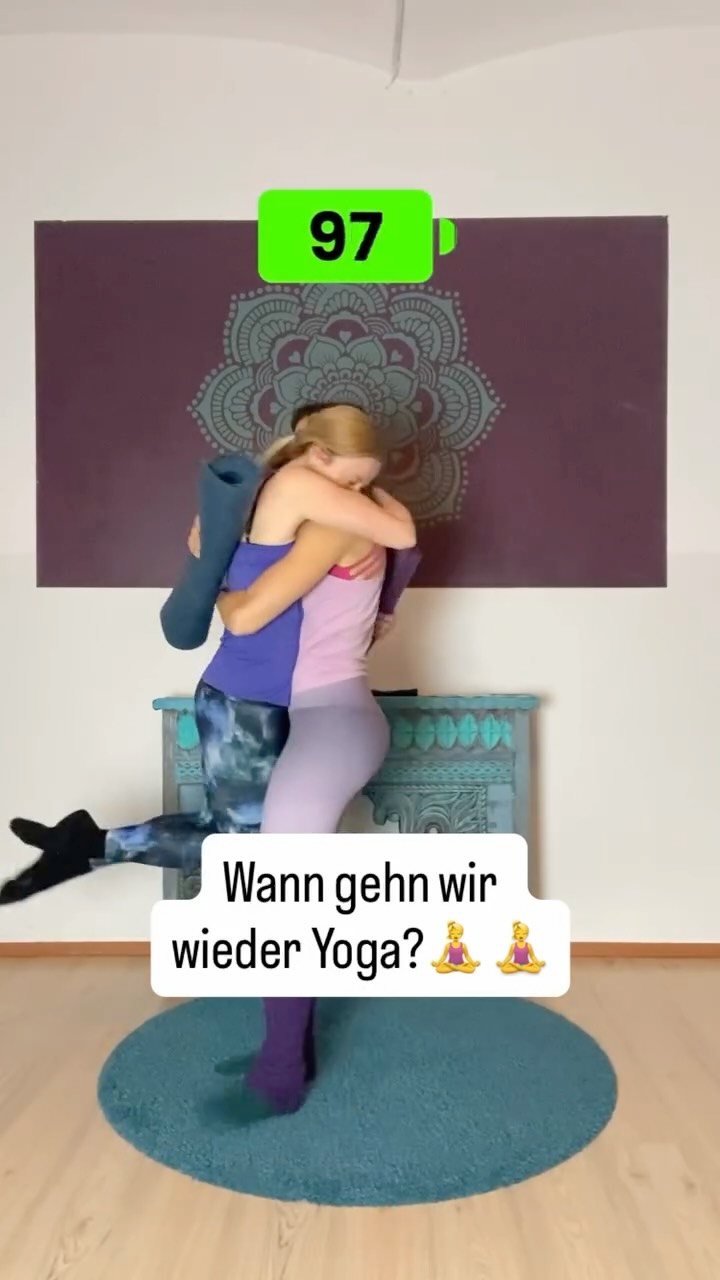 Schick das deiner Yoga BFF! 👯
Und wenn sie auch Yogalehrerin ist, dann bring sie morgen mit zum letzten Tag im Yoga Business Bootcamp!
Finde Klarheit über deinen nächsten sinnvollen Schritt als Yogalehrerin!
Bist du bereit für einen ehrlichen Kickstart für dein Yoga-Business?
🚀Starte mit dem richtigen Fokus in deine nächste Wachstumsphase.
❌ Vermeide die häufigsten Business-Fehler, die Yogalehrende ausbremsen.
⏱️ Bekomme konkrete Antworten – ohne ewige Recherche und ständiges Grübeln.
Dein Yoga Business Bootcamp Programm von 15. - 17. Mai 2026
3 Tage lang Live Online für 0 € inklusive Aufzeichnung.
🌱Tag 1: Wurzeln: Wie baust du dein Yoga-Business auf, damit es wirklich zu dir passt?
💦Tag 2: Wachsen: Was fehlt dir noch, um als Yogalehrerin so richtig durchzustarten
🌸Tag 3: Blühen: Wie planst du langfristig und nachhaltig ohne Burnout?
Bist du bereit für einen ehrlichen Kickstart für dein Yoga-Business?
Kommentiere: Bootcamp
Oder schau auf www.FlyLightYoga.net/bootcamp