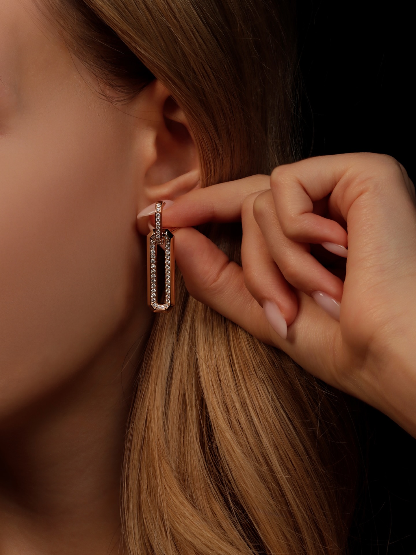 Rose gold did not exist until the 19th century. Before that, gold was yellow or white. Then someone changed the alloy and everything changed with it.
The addition of copper to pure gold was first documented in Russia in the 1800s, which is why the tone was originally called Russian gold. The proportion of copper determines the depth of colour, too little and it reads as yellow, too much and the warmth tips into something harder. At 750 fineness, 75% pure gold and 25% copper alloy, the balance produces the specific tone that has become one of the most recognised in fine jewellery. Warm without being heavy. Distinctive without demanding attention.
These earrings are made entirely in that alloy. 18-carat rose gold shaped into a single open rectangle, 4 centimetres by 1 centimetre, 13.1 grams for the pair. 84 brilliant-cut diamonds in F-VS totalling 1.10 carats run the full perimeter of both pieces without interruption, 42 stones per ear, set so that the diamond and the gold become one continuous line from every angle.
A form that has existed for two centuries. A stone
that took billions of years to form. The combination, entirely deliberate.
By private appointment only.
The BrandZ — A Luxury Experience.
#thebrandz