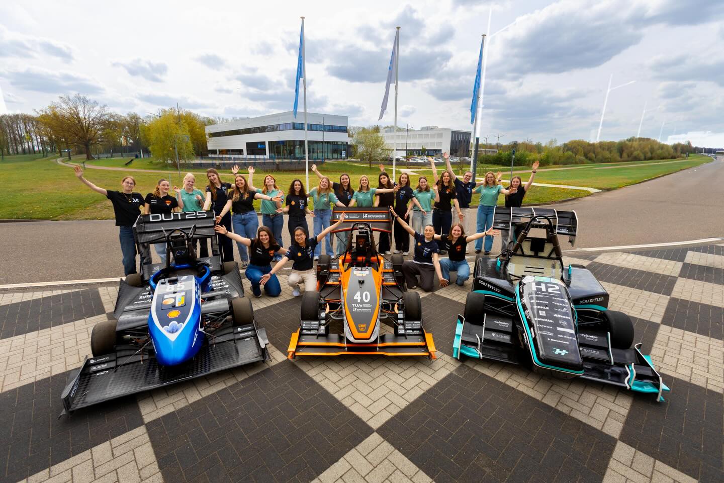 Last week, the Women in Tech event was held at the Automotive Campus in Helmond, together with University Racing Eindhoven, DUT, and HyDriven.
One goal: inspiring more women and girls to step into engineering and technology.
Powerful keynotes from Maijke Receveur, Françoise Chombar, and Floor de Jong set the tone from building strong alliances to owning your space.
The panel, led by Janneke Jellema, with Esmee Tetteroo, Renée Roozen, and Jacobine Tempelaar, shared their insights about leadership, pressure, and what still needs to change.
And it didn’t stop there, six more role models joined the networking session, opening the door to honest and inspiring conversations.
This event was a strong reminder of the impact that visibility, community, and shared experiences can have in shaping a more inclusive and diverse future in engineering and technology.
We’re proud to have been part of this initiative. This is just the beginning! 🏎️⚡️
#womenintech #engineering #ure #dut #hydriven