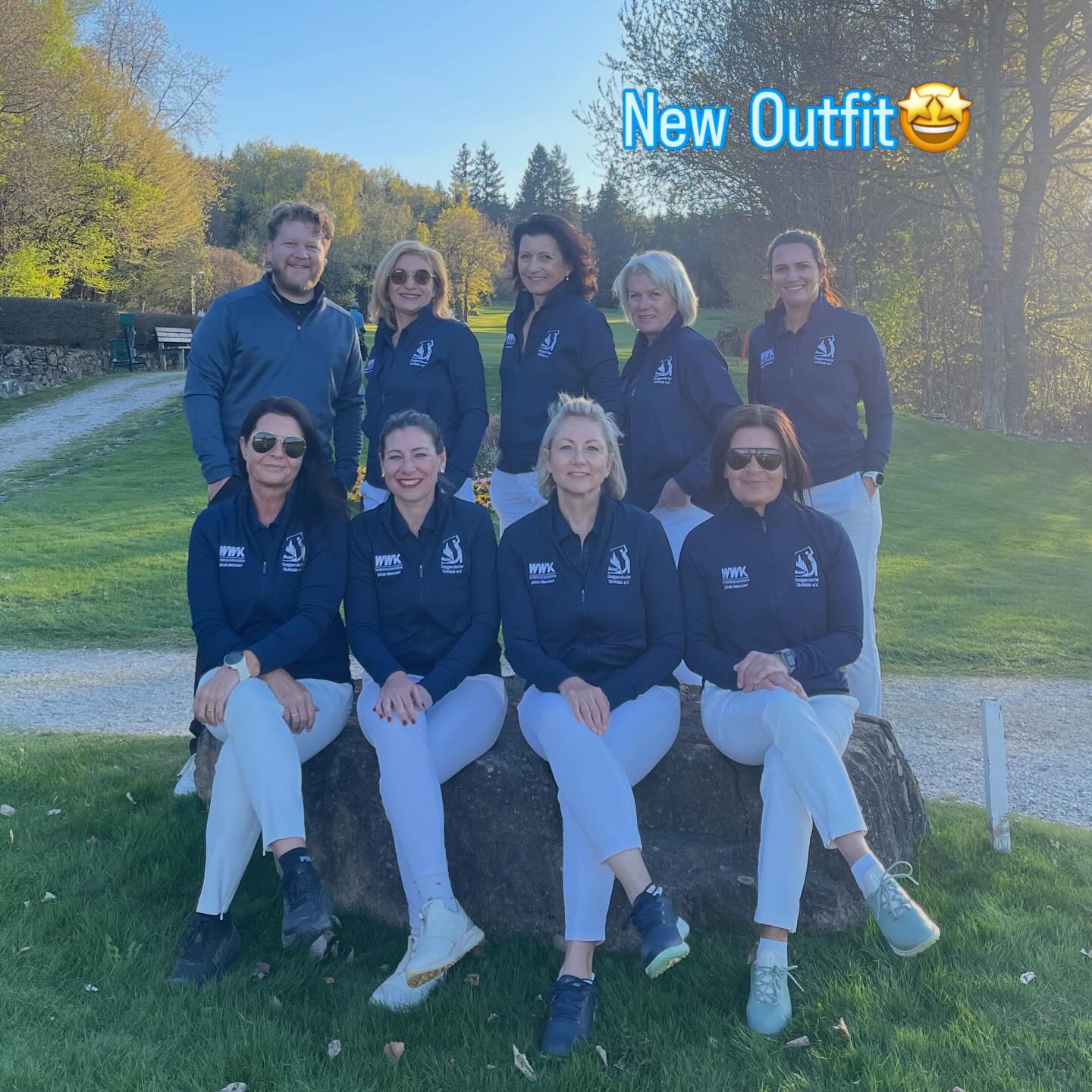 Unsere AK 30 Damenmannschaft hat ein neues Outfit bekommen. Danke an unseren Sponsor WWK Versicherungen Jakob Weinzierl. Danke dir, schaut Mega aus 🥳🏌🏻♀️⛳️