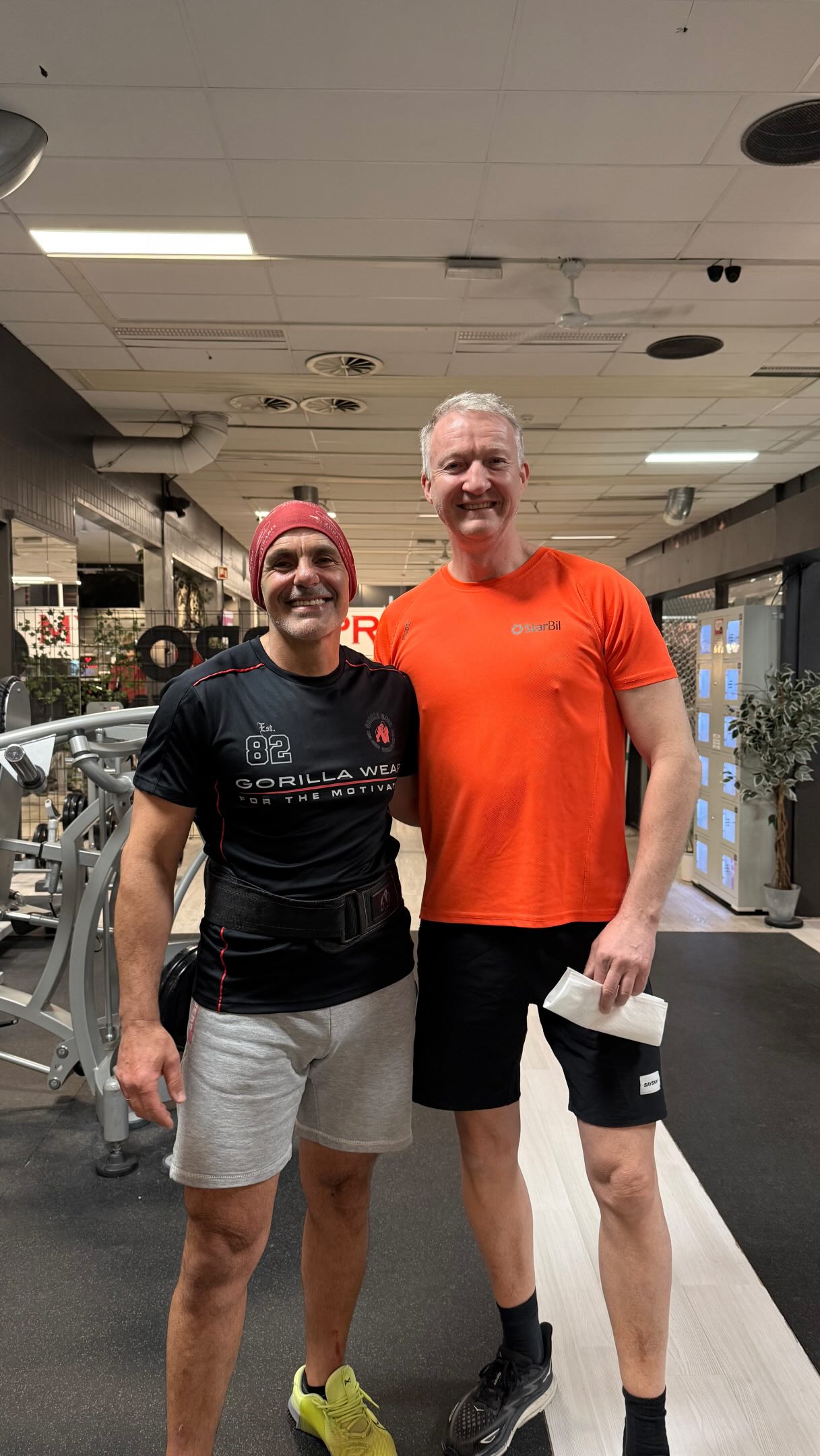 Fra morgentrening til bilhandel 🤝💪😍
Handler skjer over alt 😄 Terri var nyskjerrig på KIA PV5 Cargo mellom settene og vips, så ble det bilhandel 😍 Takk for handelen Terri, dette blir en perfekt firmabil for Zuraris Maleservice 🎉