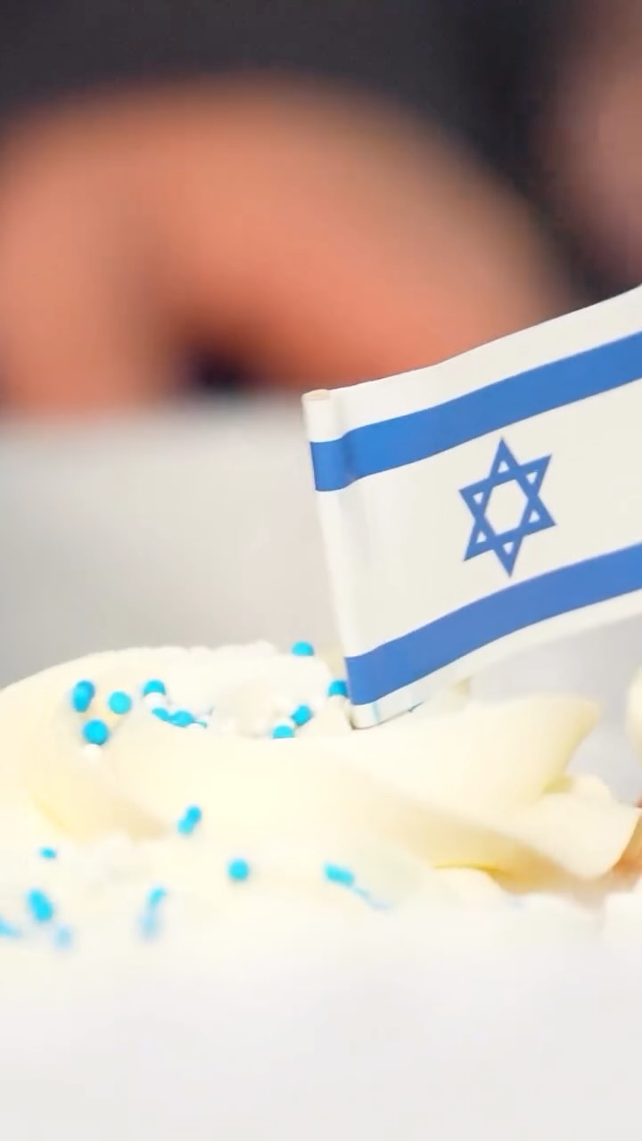 Today at JFS we celebrated Yom Ha’atzmaut with a day full of ruach and community in support for 🇮🇱
The day began with a Musical Hallel, where 300 students came together in celebration. This was followed by a breakfast attended by 255 students, filled with singing and dancing.
At lunchtime, the celebrations continued with more dancing, snacks, and fantastic Israel-themed activities run by our partner organisations.
It was an epic day of celebration, and a wonderful way for our students to mark Yom Ha’atzmaut together.
עם ישראל חי 🇮🇱