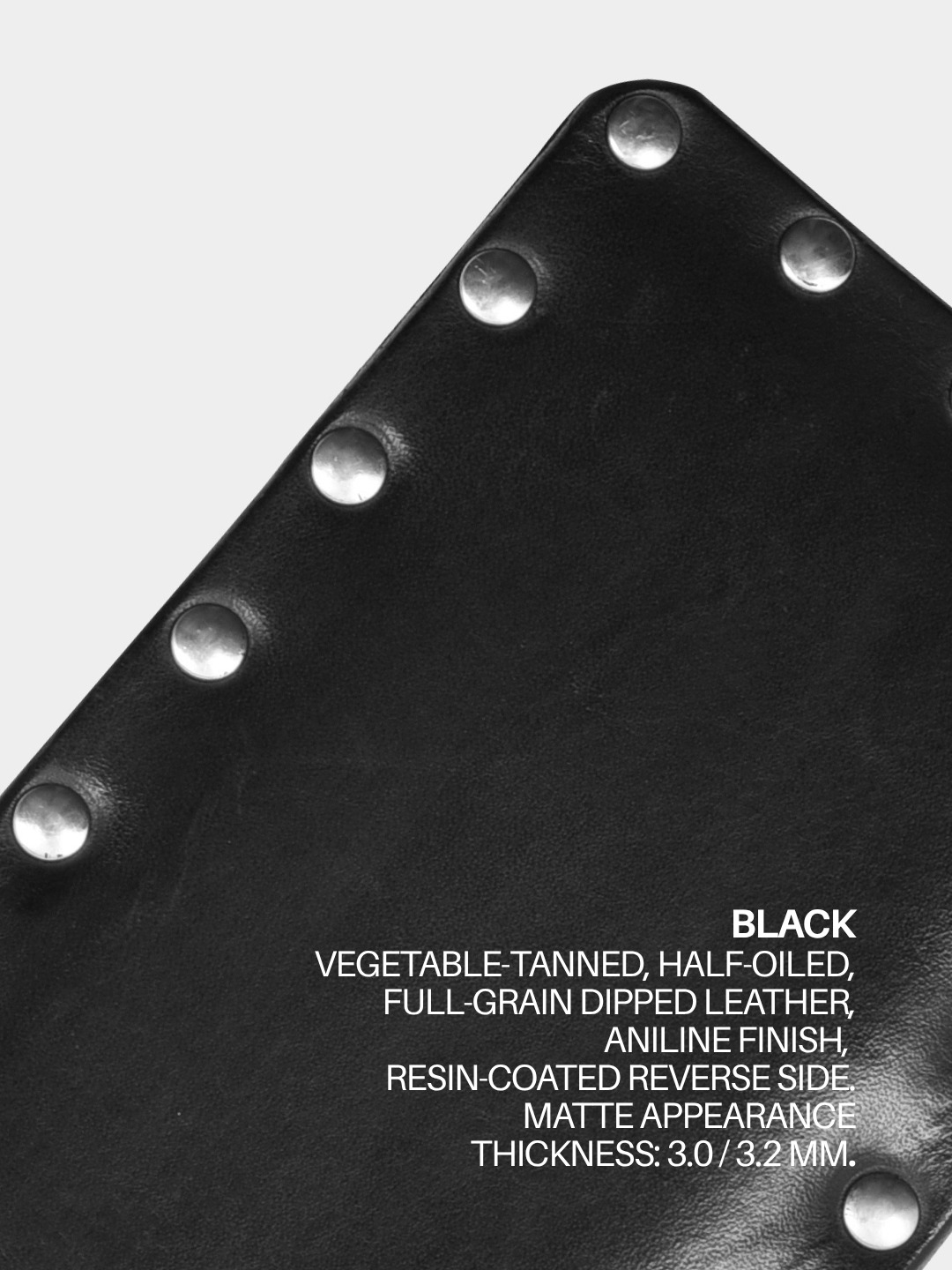 Leather is more than just a material, it’s craftsmanship 👇
Here’s what makes this one special:
✔️ Croupon: a naturally strong part of the hide
✔️ Vegetable-tanned: using plant-based processes
✔️ Full grain: the natural surface is preserved
✔️ Drum-dyed: color goes deep into the leather
✔️ Matte finish: subtle, refined look
💡 The result:
A thick, authentic leather that ages beautifully and develops a unique patina over time.
Every leather has its own character, this one is made to last.
#leather #craftsmanship #materials #quality #slowfashion #ICHOR