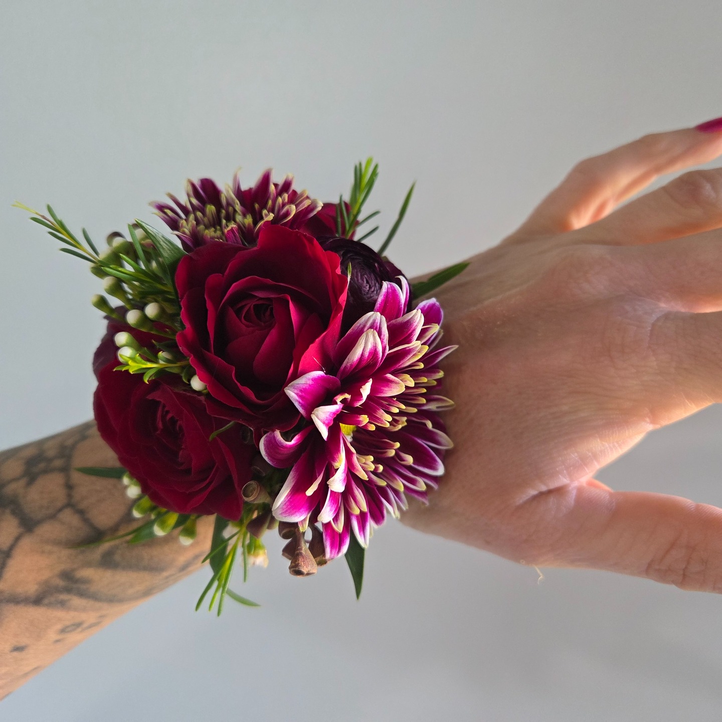Some of these corsage color combinations 😍 P.S. I can't wait to see the pics with the prom dresses!
#prom #prominspo #promcorsage #redcorsage #archernbliss