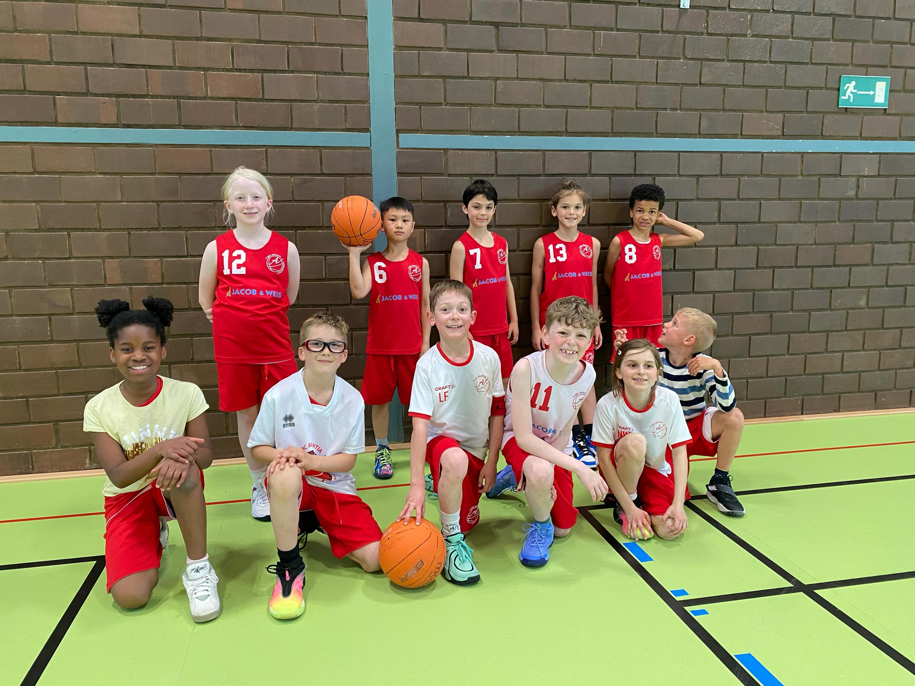 🏀 Great job by our U10 Mixte team at the Walferdange International Armand Diedert Tournament as well ❤️🤍
It was so much fun watching this group play, grow and get better all day long 👏 Keep it up!
Amazing team spirit throughout the whole tournament — proud of you all 🙌
#U10 #Basketball #TeamSpirit #Arantia