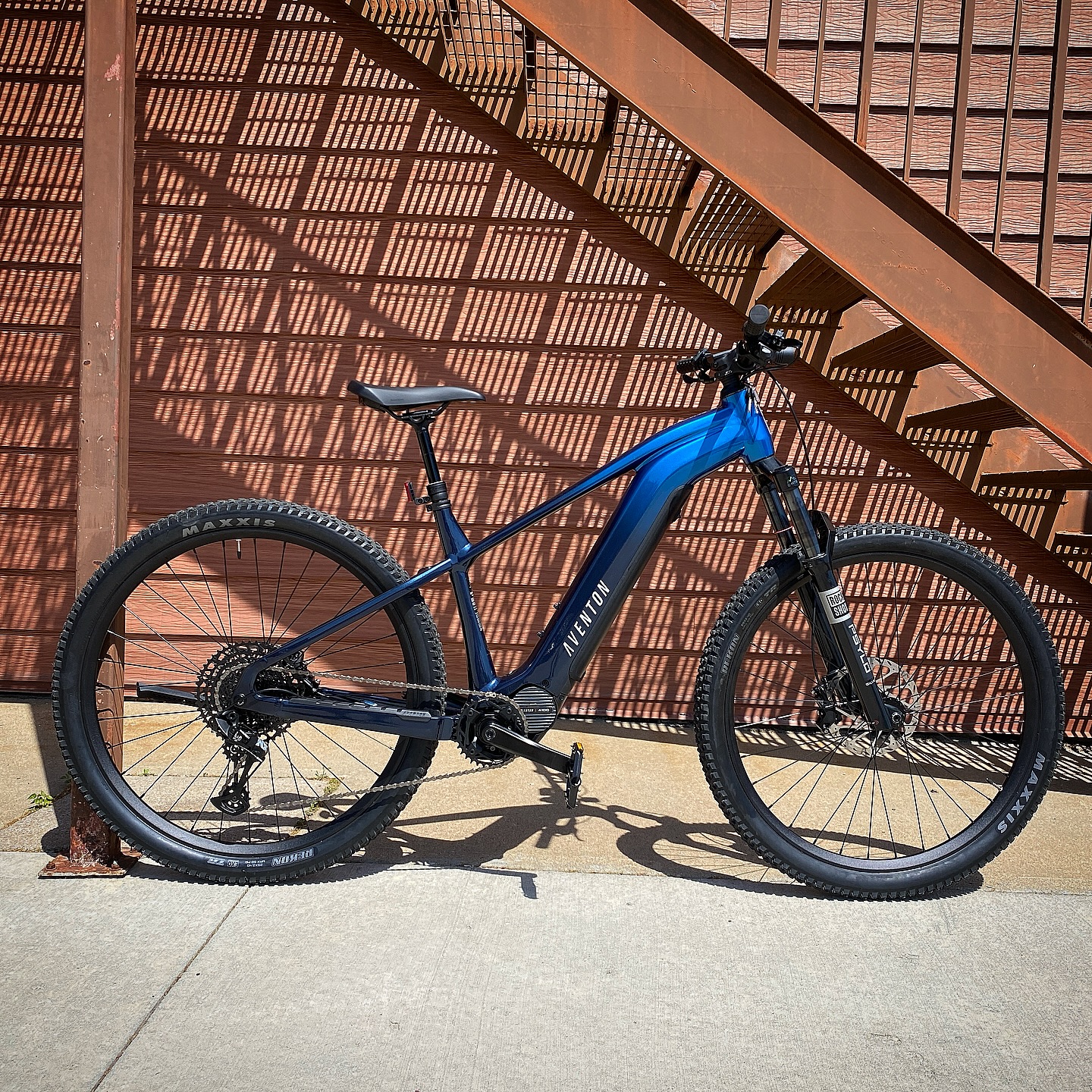 Shout out to the rowdy rippers out there, we’ve got a fleet of E-MTB’s ready to shred. We’ve got options starting out at $2899 and it goes up and onward from there! All of our E-MTB’s are available for demo meaning you can load them up for the day and take any of them to your favorite local shred spot to see how they ride on your preferred trails. With countless trails in the area and plenty of new ones planned over the next few years now is a great time to look at getting on an E-MTB. Here are a few of the options we have available:
.
Aventon Ramblas ADV Hardtail $2899
-Aventon A100 Mid Drive Motor 750W Peak 100Nm Torque
-708Wh battery 90 Mile Max Range
.
Aventon Current EXP Carbon Full Sus $5999
-Aventon Ultro X Mud Drive Motor 850W Peak 110Nm Torque
-800Wh Battery 105 Mile Max Range
-140/150mm Travel, SRAM AXS Electronic Shifting
.
Cannondale Moterra 4 $4499
-Bosch Performance CX Line Mid Drive Motor 600W Peak
-630Wh Battery 75 Mile Max Range
-150mm Travel F & R
.
Santa Cruz Vala AL 1 $6199
-Bosch Performance CX Line Mid Drive Motor 600W Peak
-600Wh Battery 60 Mile Max Range
-150/160mm Travel
.
#sugarbottombikes #santacruzvala #aventoncurrentexp