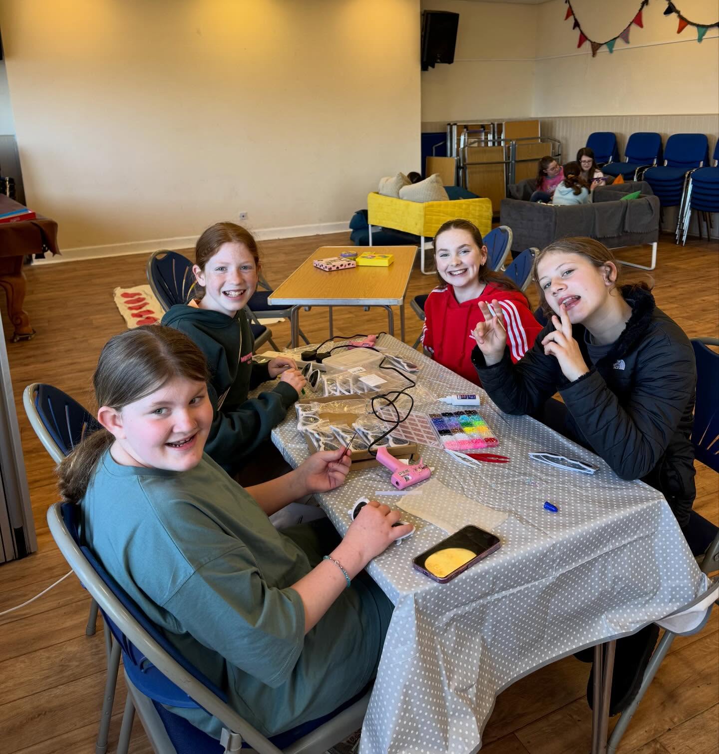 Chill sesh with the S1 Girls today! ✌🏻😎🥰