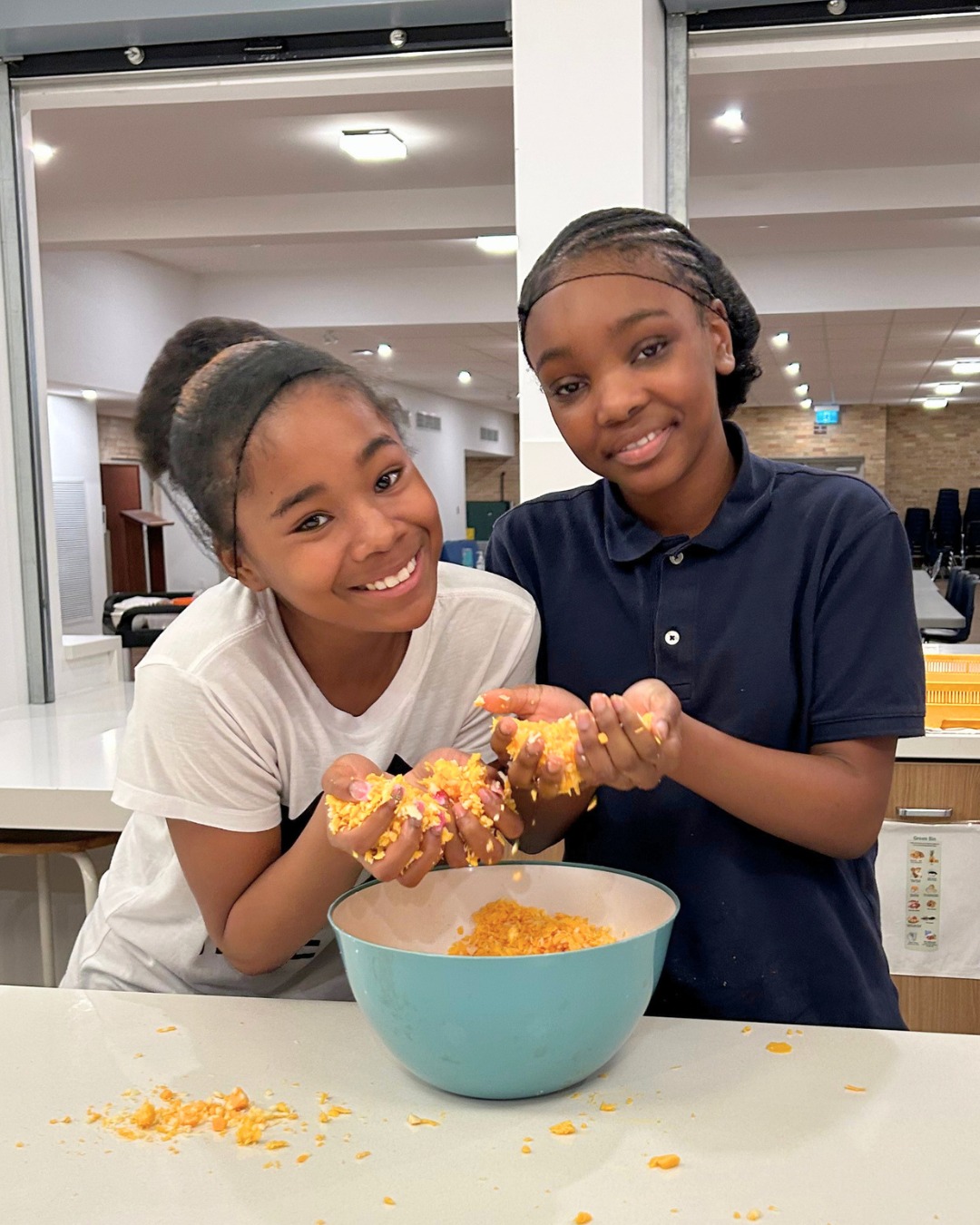 Twice a month our Youth Programs team brings a group of youth from our after-school program to Cummer Ave. United Church to learn culinary skills and make a meal together. The youth have affectionately called the program Heaven's Kitchen.
Last week the youth prepared vegetarian chili and potato wedges. They're always to go home and share the recipes with their family and cook for their loved ones.
#WeLoveWillowdale #NeighboursHelpingNeighbours #Community #HeavensKitchen #CookingProgram #Youth #Charity #Kindness #Cooking #NorthYork