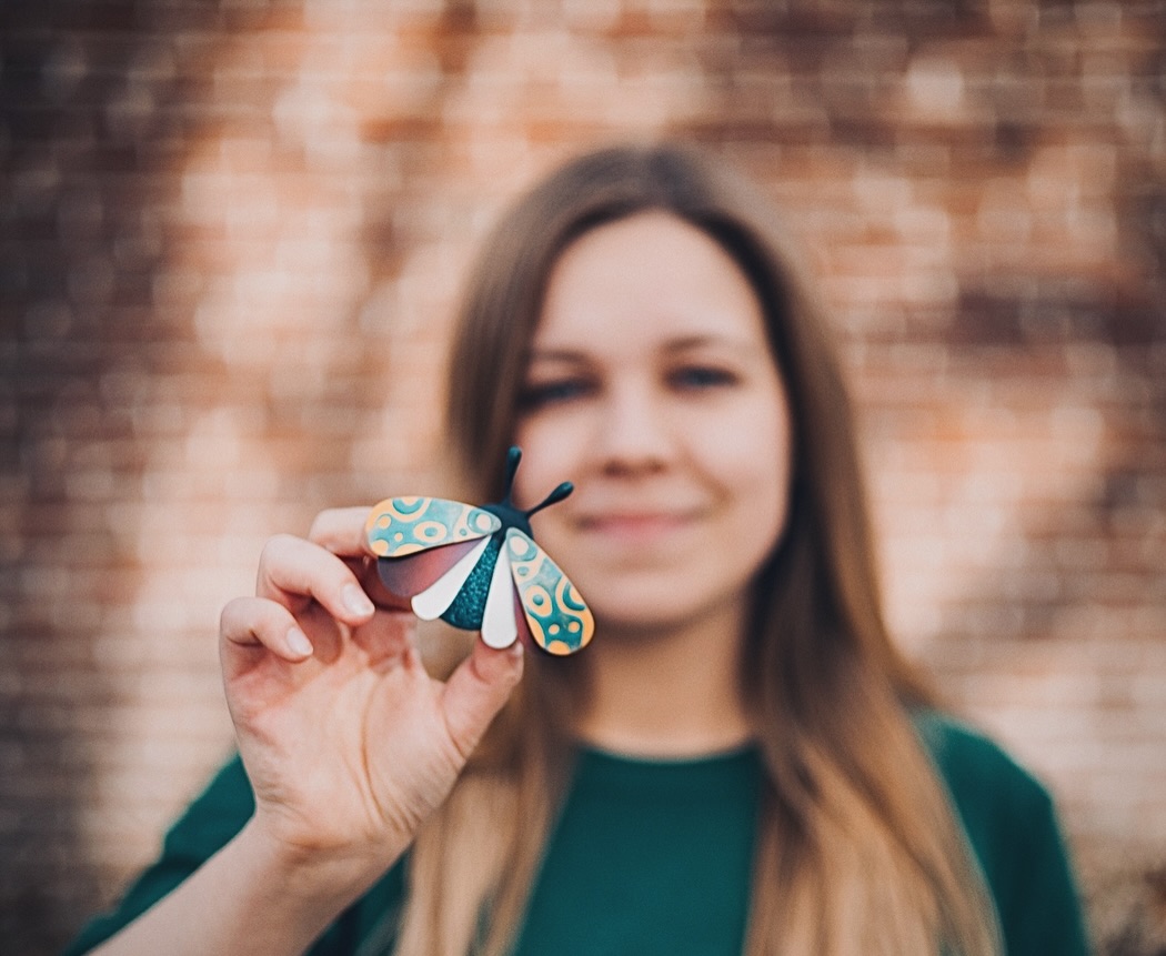 I’ve been travelling across Europe with my Flying Beetles class, and have now met over a hundred wonderful people who fell in love with polymer clay and decided to create their own beetle. 🧡
This time, in Amerongen, Netherlands, we gathered with 25 lovely ladies in a beautiful village and spent two days claying, enjoying the time together and learning the process of creating beetle brooches step by step.
Thank you, everyone, for such a wonderful weekend we got to experience together. 🥳
📷 @lindastruncova