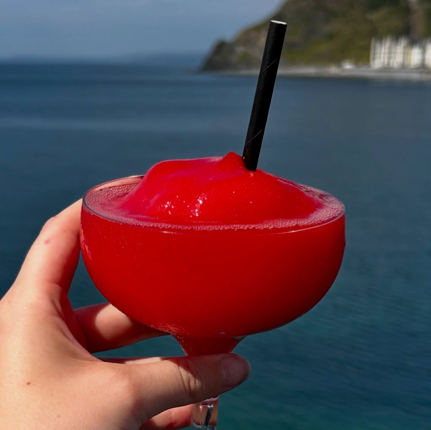 DJ Jon.E will be live from 3pm in the Pier Garden booth – Happy Friday! 🍻☀️🍹
