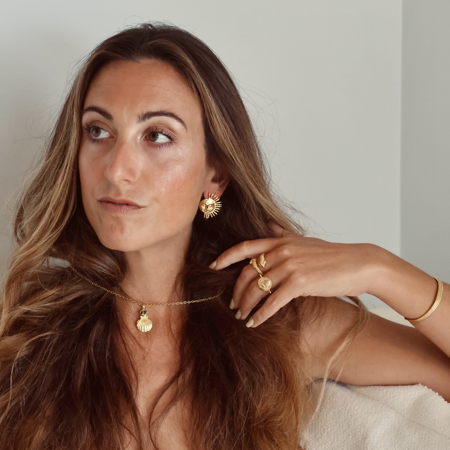 Worn by Light
As if found along the shoreline of another time.
Each piece feels familiar —
like something you’ve always carried, even before it was yours.
Chosen with feeling.
The last chapter of Byzantium.
Discover what calls you.