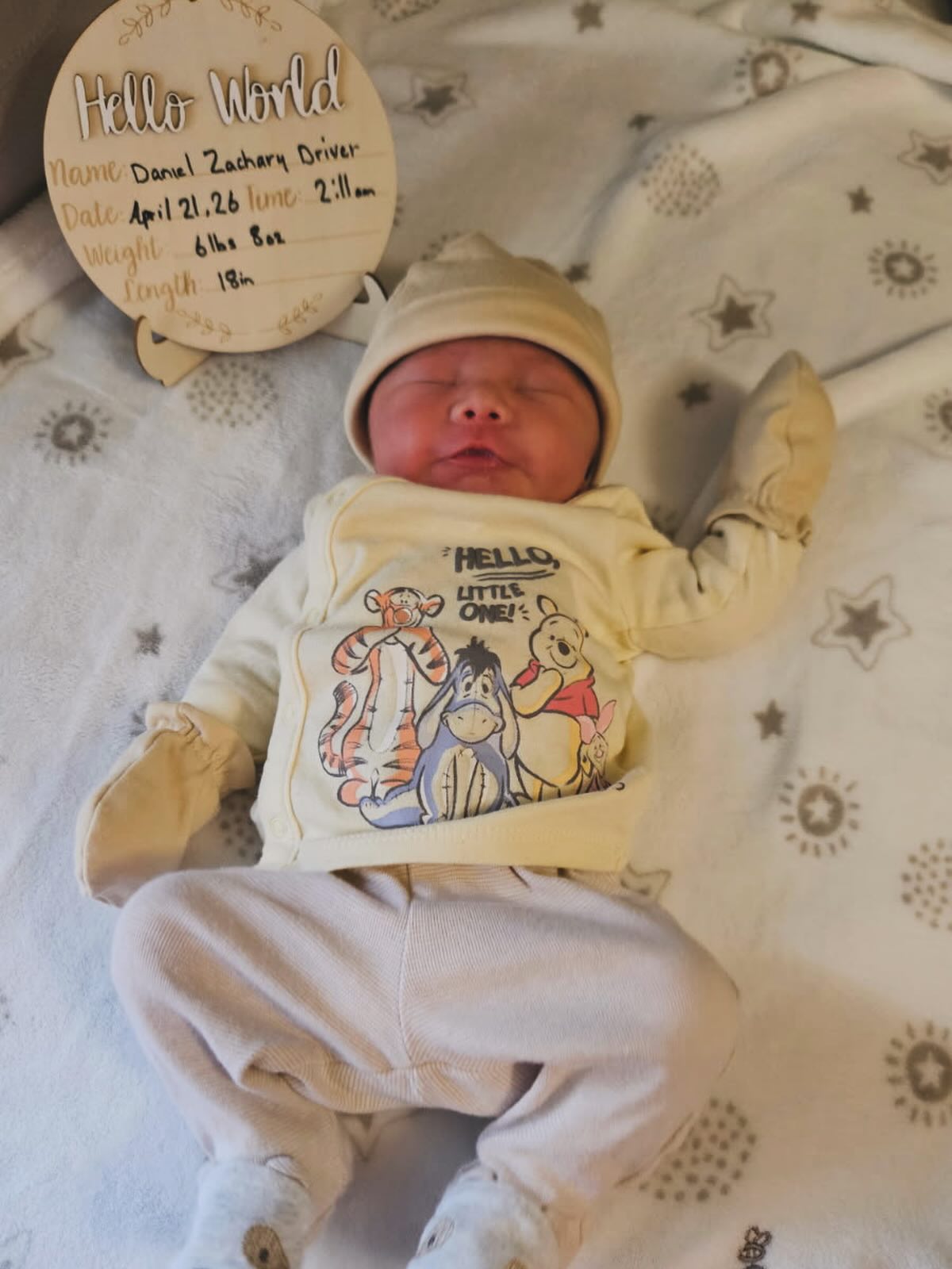Welcome, sweet little guy. Congratulations to this amazing family on welcoming their newest little love into the world.