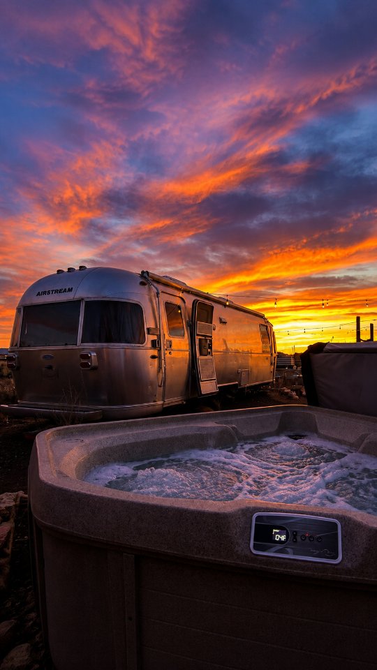 No notifications 📴
Just sunset skies, cool desert air, and a private hot tub waiting after a day at the Grand Canyon. 🌄
Come unplug, soak, and stay awhile at The Outpost.
🌼 Save 20% when you book before May 31 using code SPRINGRESET20.
#GrandCanyonStay #TheOutpostGrandCanyon #DesertRetreat #SpringTravel #ArizonaGetaway