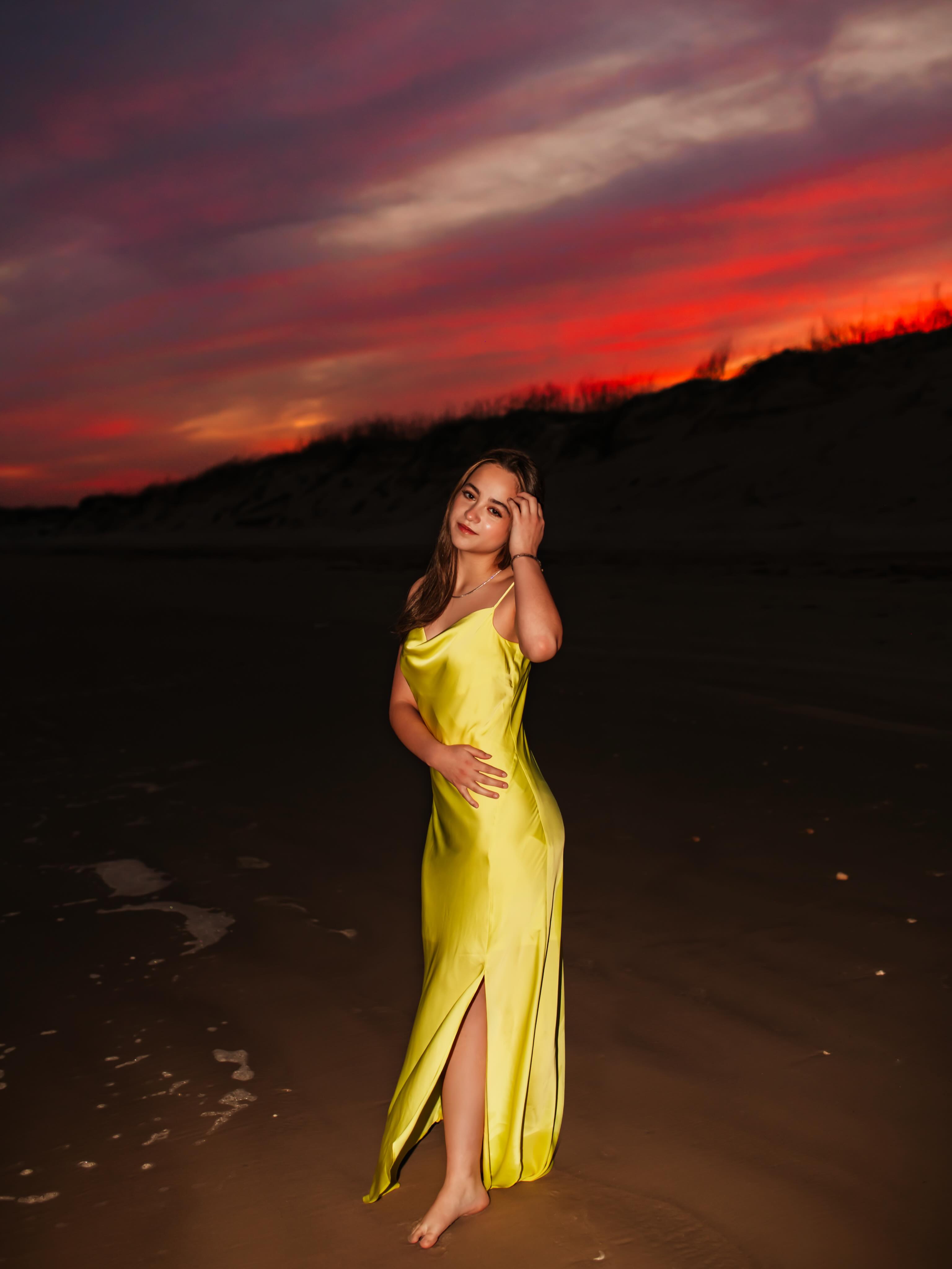 Sweet Sadie wanted flash shots.. & obviously I delivered 📸✨
Seriously can’t choose which I’m more obsessed with! Love the soft light as the sun was setting but then I took out the flash out and 💥 BAM 💥 the sky was just phenomenal!!
Which is y’all’s favorite? I HAVE TO KNOW!!
Either way miss Sadie killed it!! 🤩
Congratulations again queen and next we gotta do a branding session with your gorgeous sourdoughs hehe! 😜
.
.
#goldenhourportraits #corpuschristiphotographer #portaransasphotographer #beachphotoshoot #beachportraits