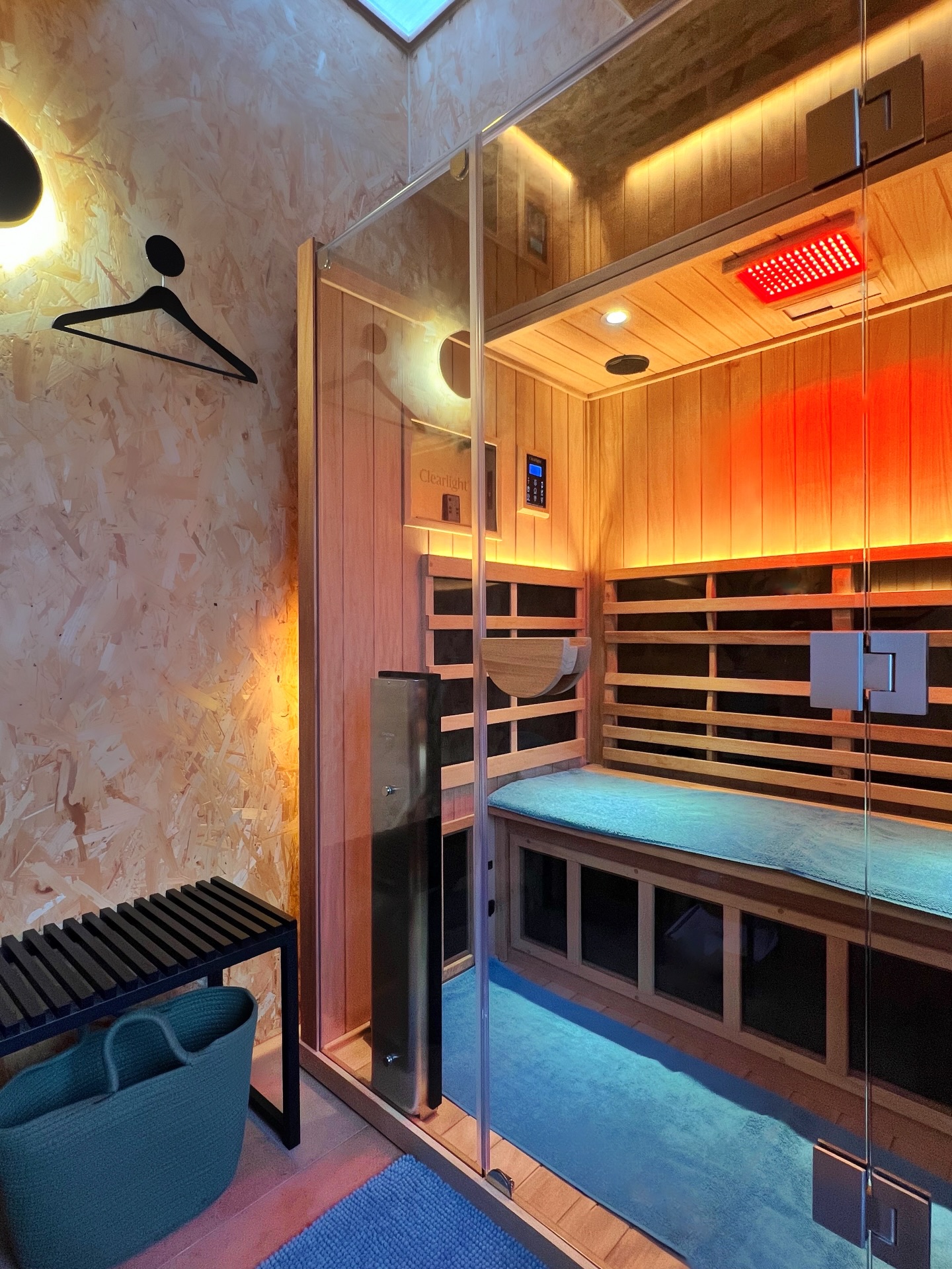 Thistledown Lodge Infrared Sauna offers a moment of restoration, where warmth, light & stillness create the perfect space to unwind 🧖♀️✨
•
#saunaireland
#thistledownlodge
#hookpeninsula
#irishhotels
welness