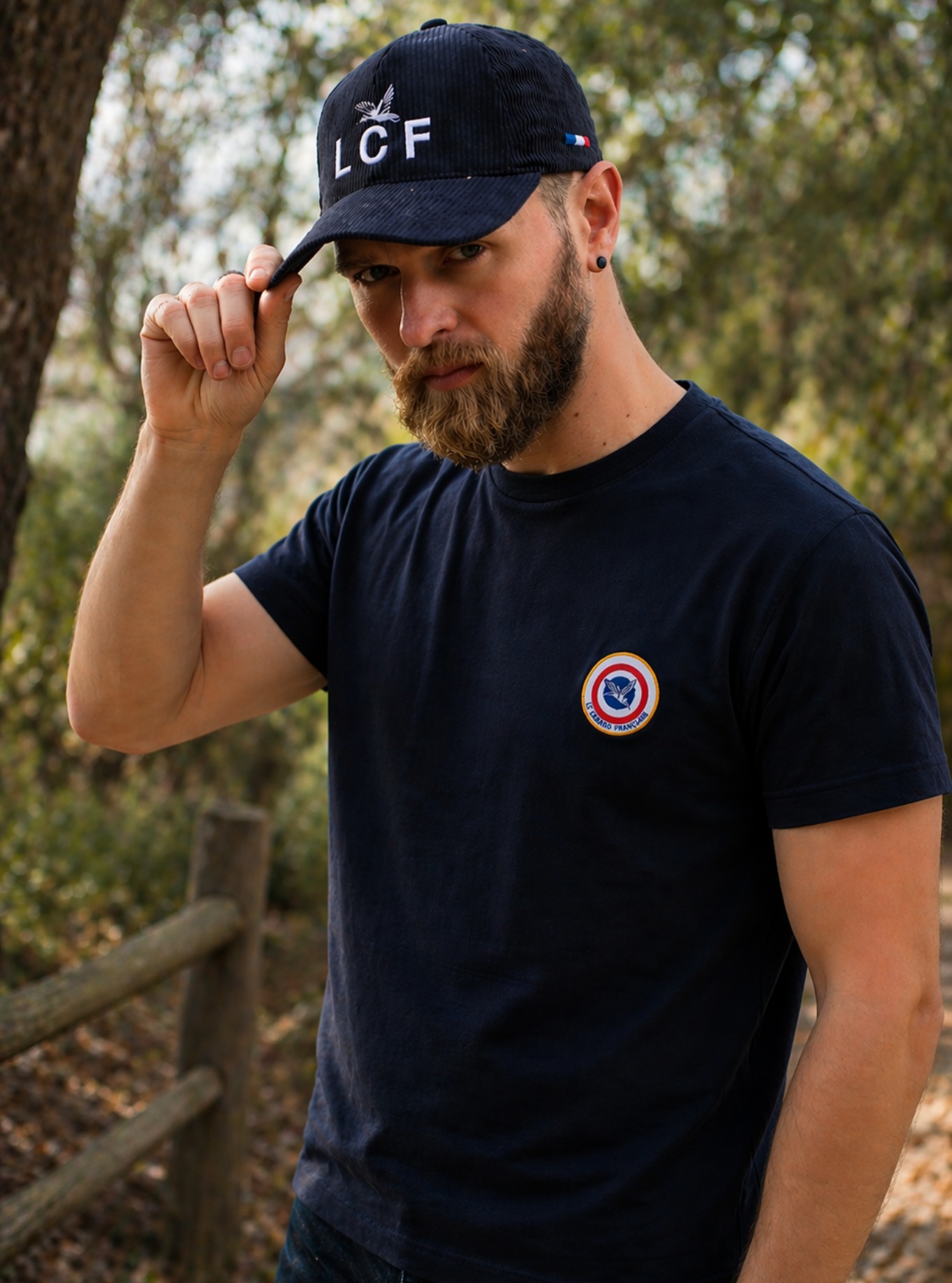 Simple. Efficace. Intemporel.
Le bleu marine qu’on porte partout.
Team casquette ou team t-shirt ?
#lecanardfrancais #casquette #tshirt #modehomme #streetwearfrancais #lookdujour #outdoorstyle #instafashion #vetementhomme